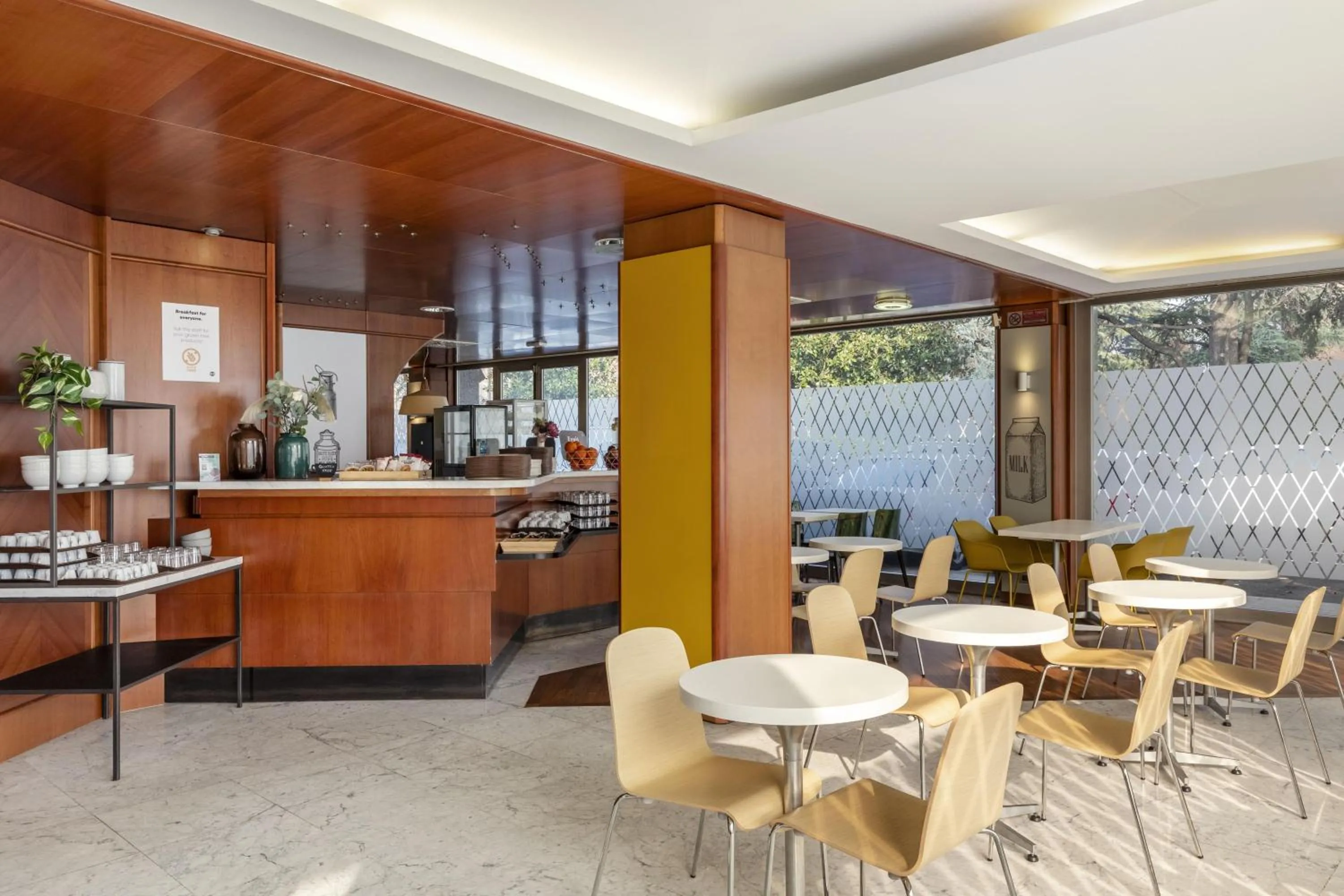 Lobby or reception in B&B Hotel Modena