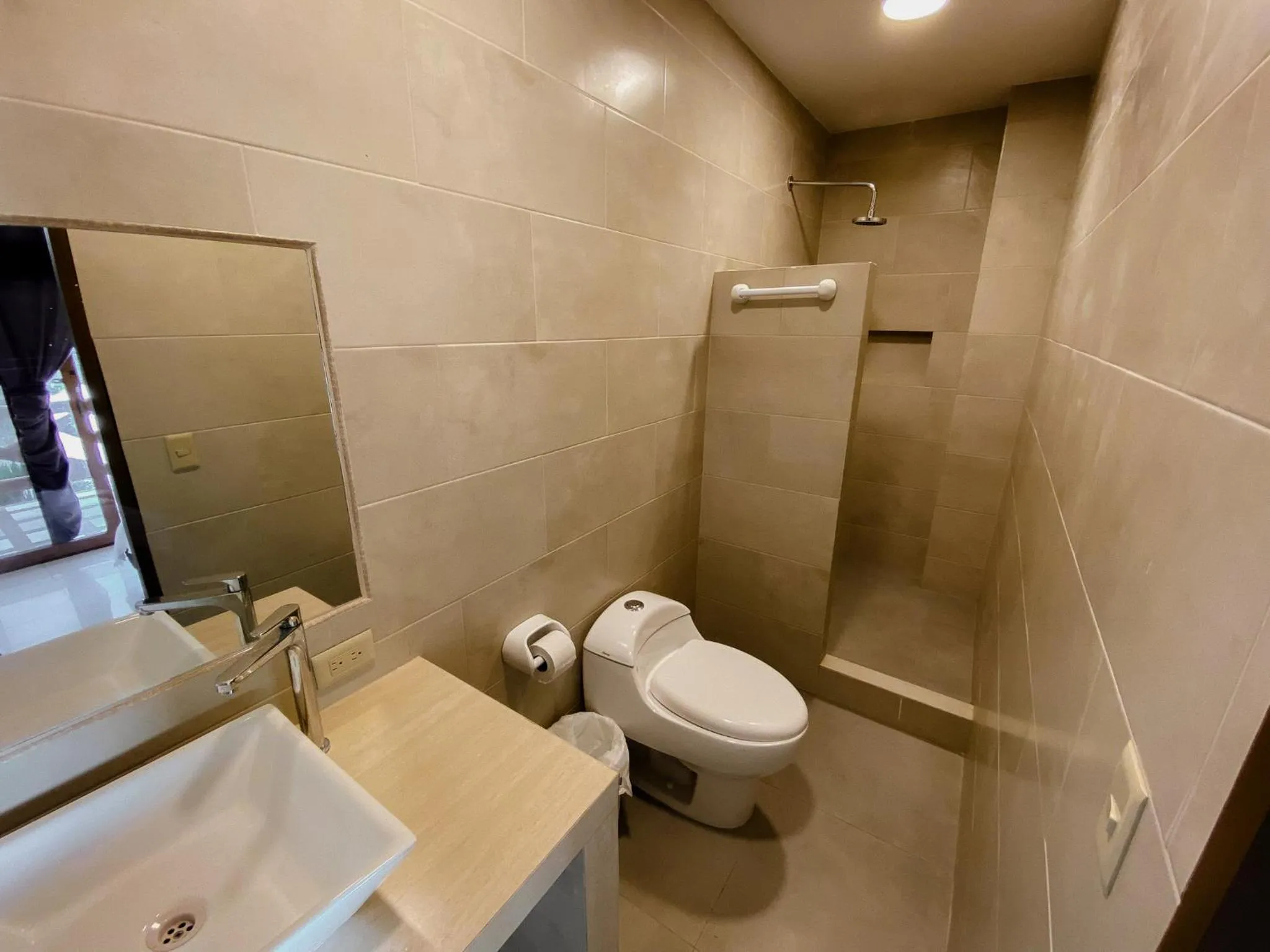 Shower in Hotel Sol y Playa Montañita