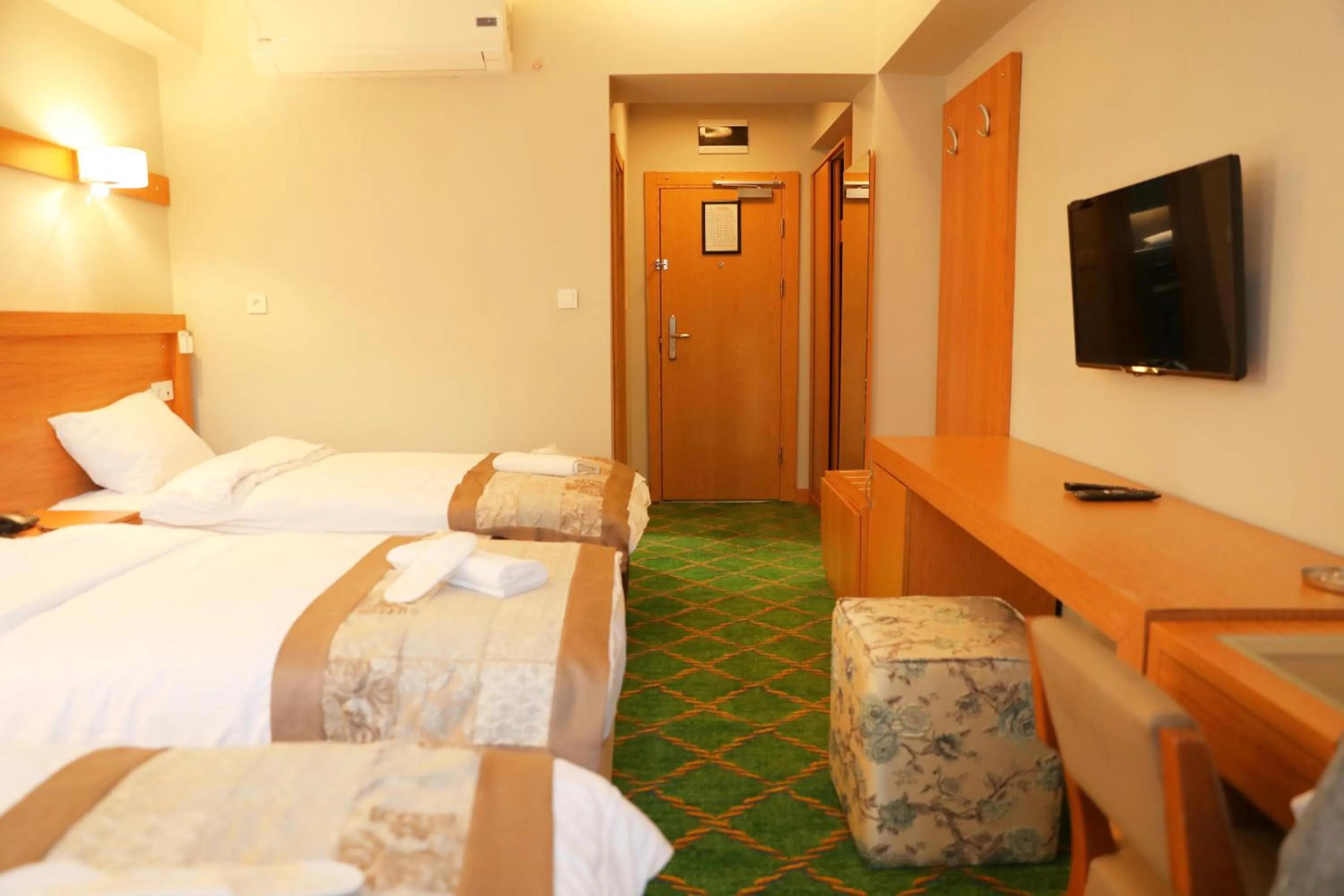 Photo of the whole room, Bed in Won Plaza