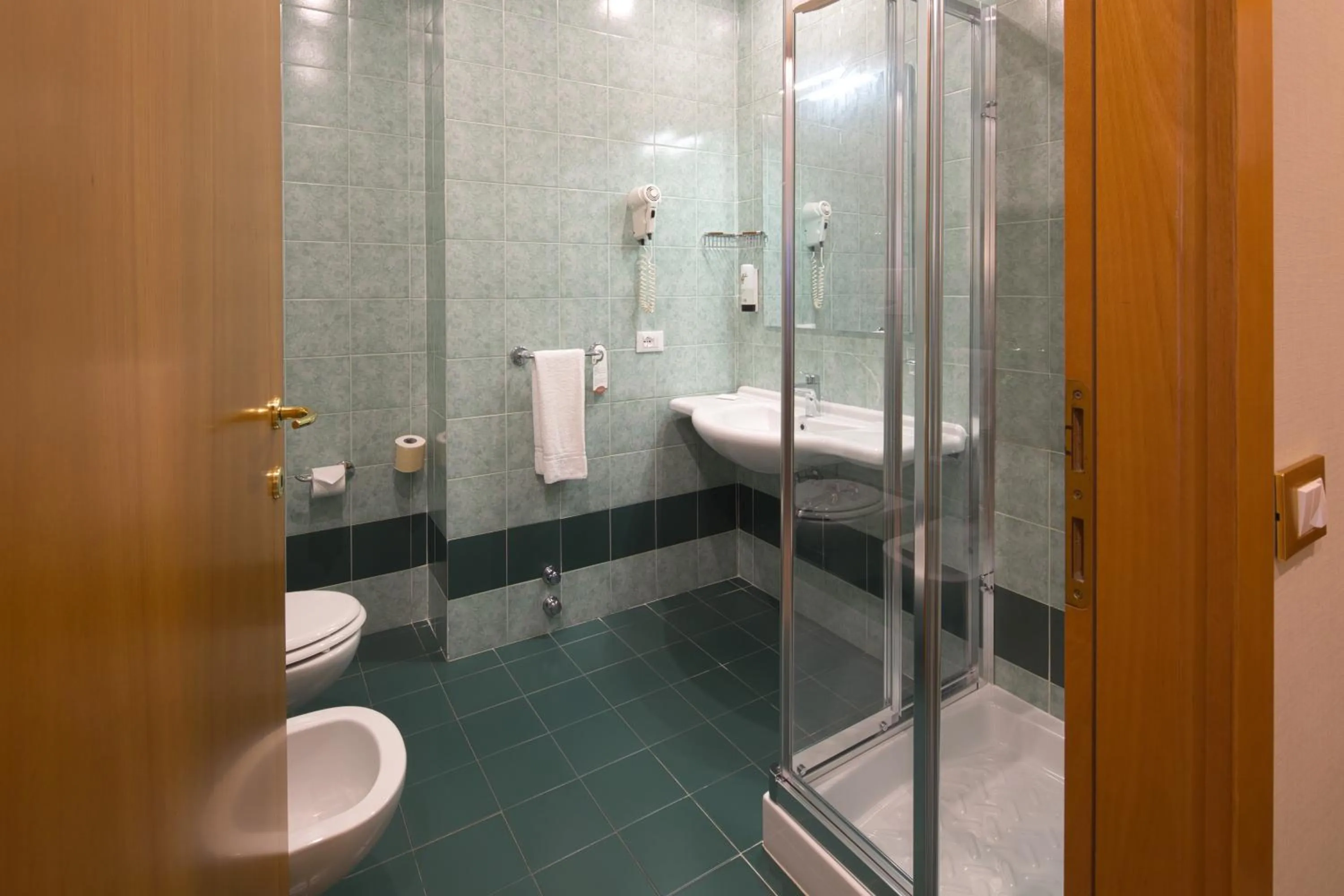 Shower in Hotel Nasco