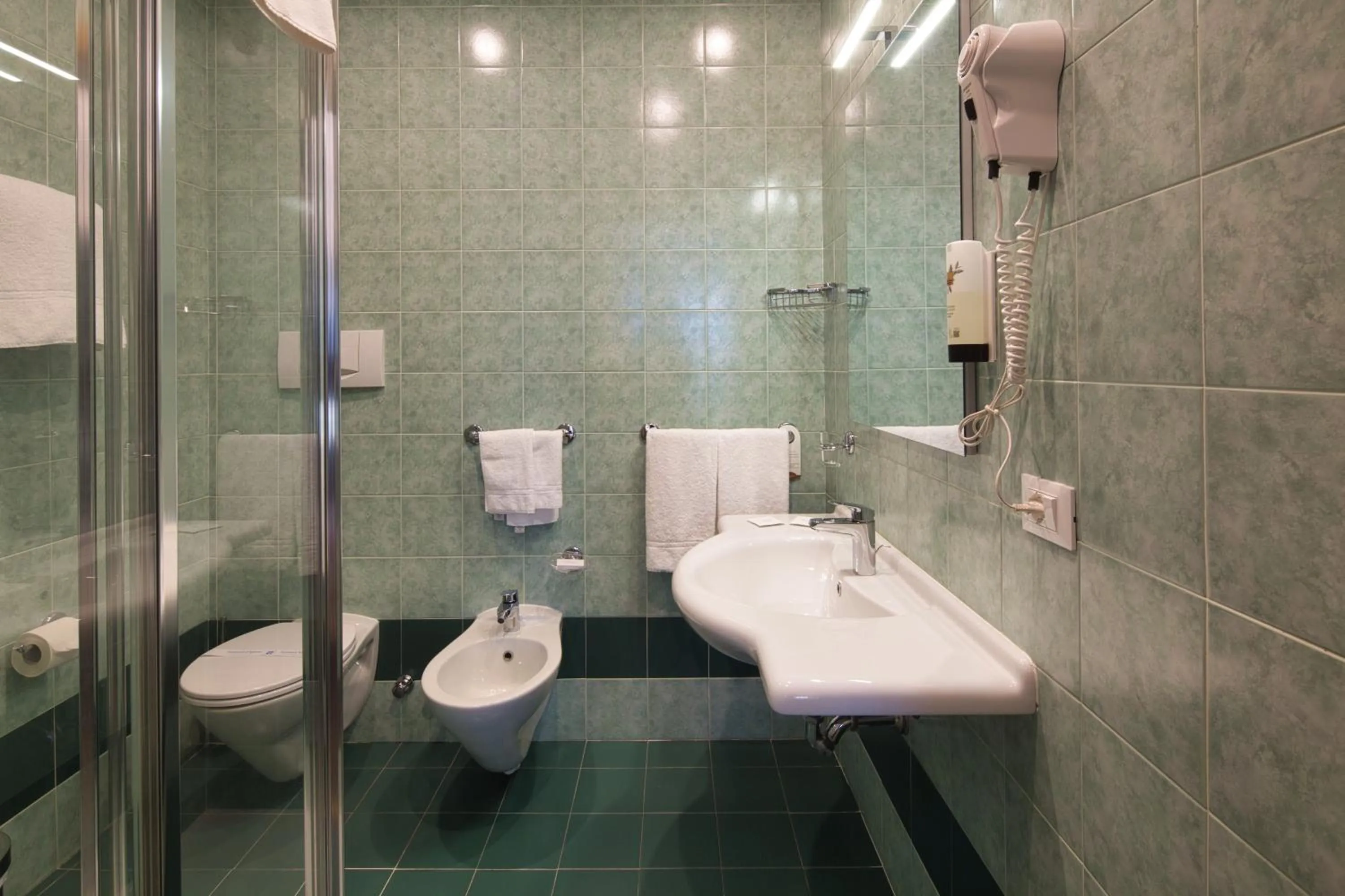 Shower in Hotel Nasco