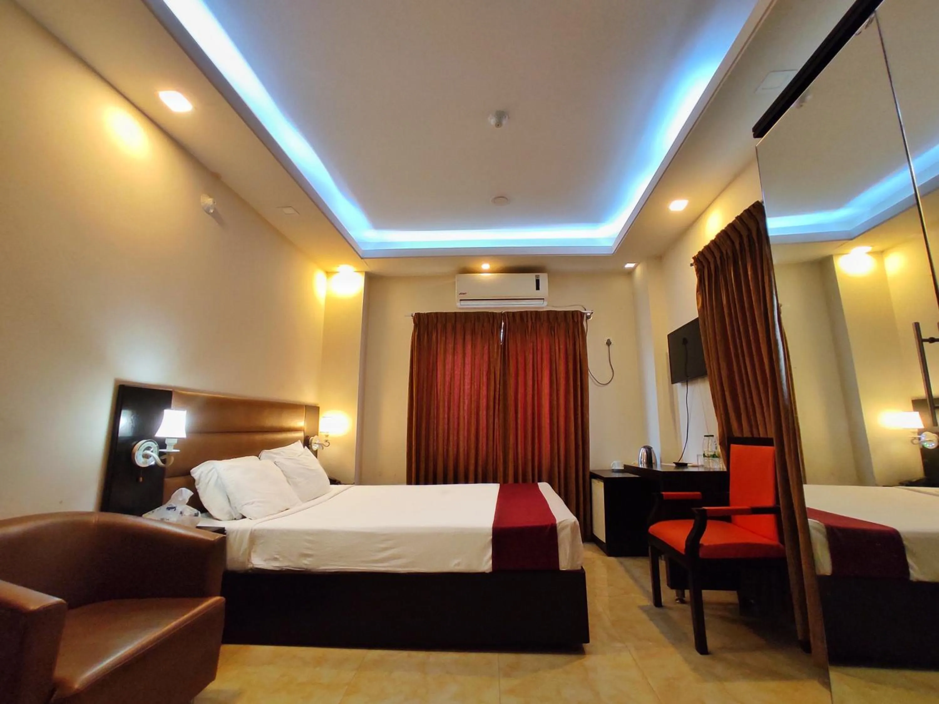 Bed in Hotel Gulshan Lake View