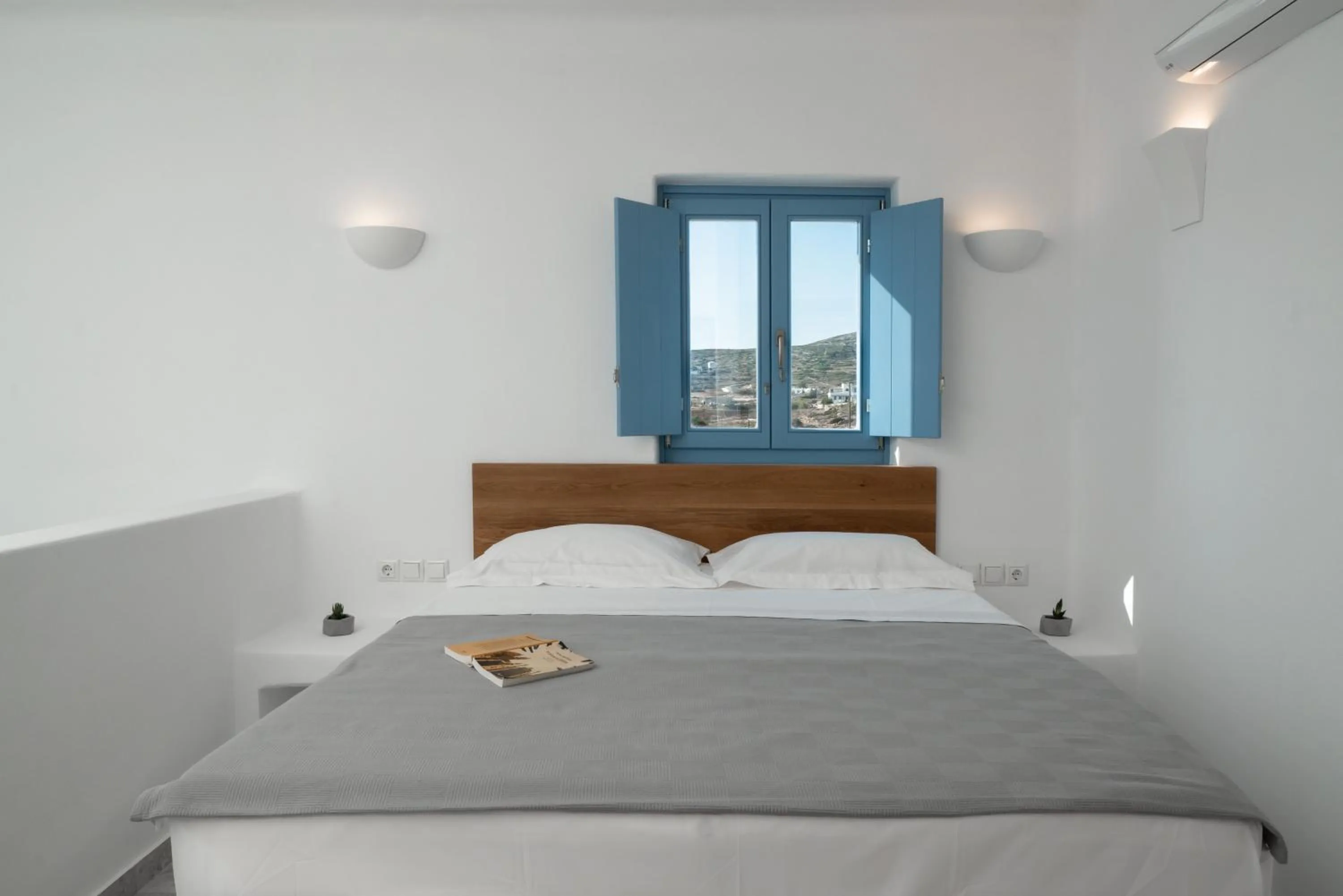 Bed in Camvillia Donoussa Village Suites