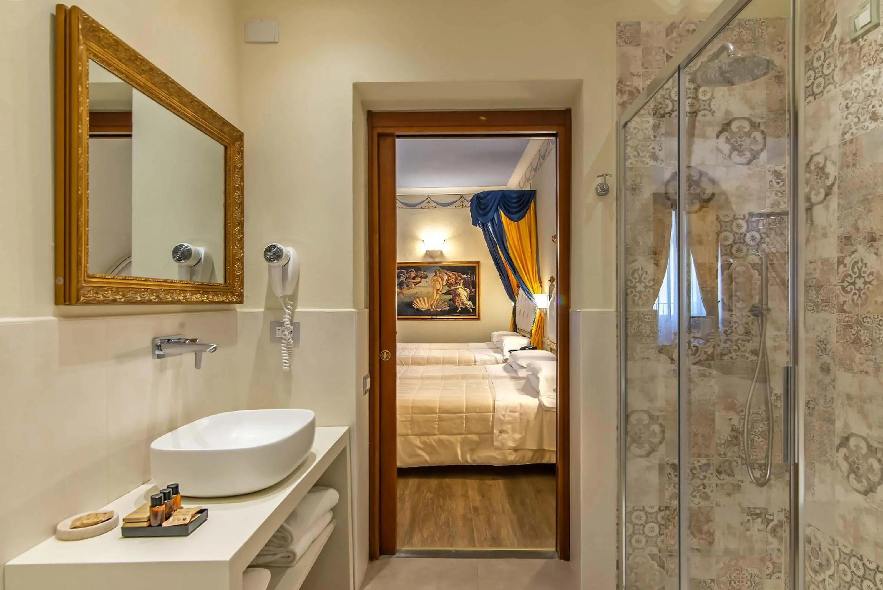 Shower, Bed in Hotel Porta Faenza