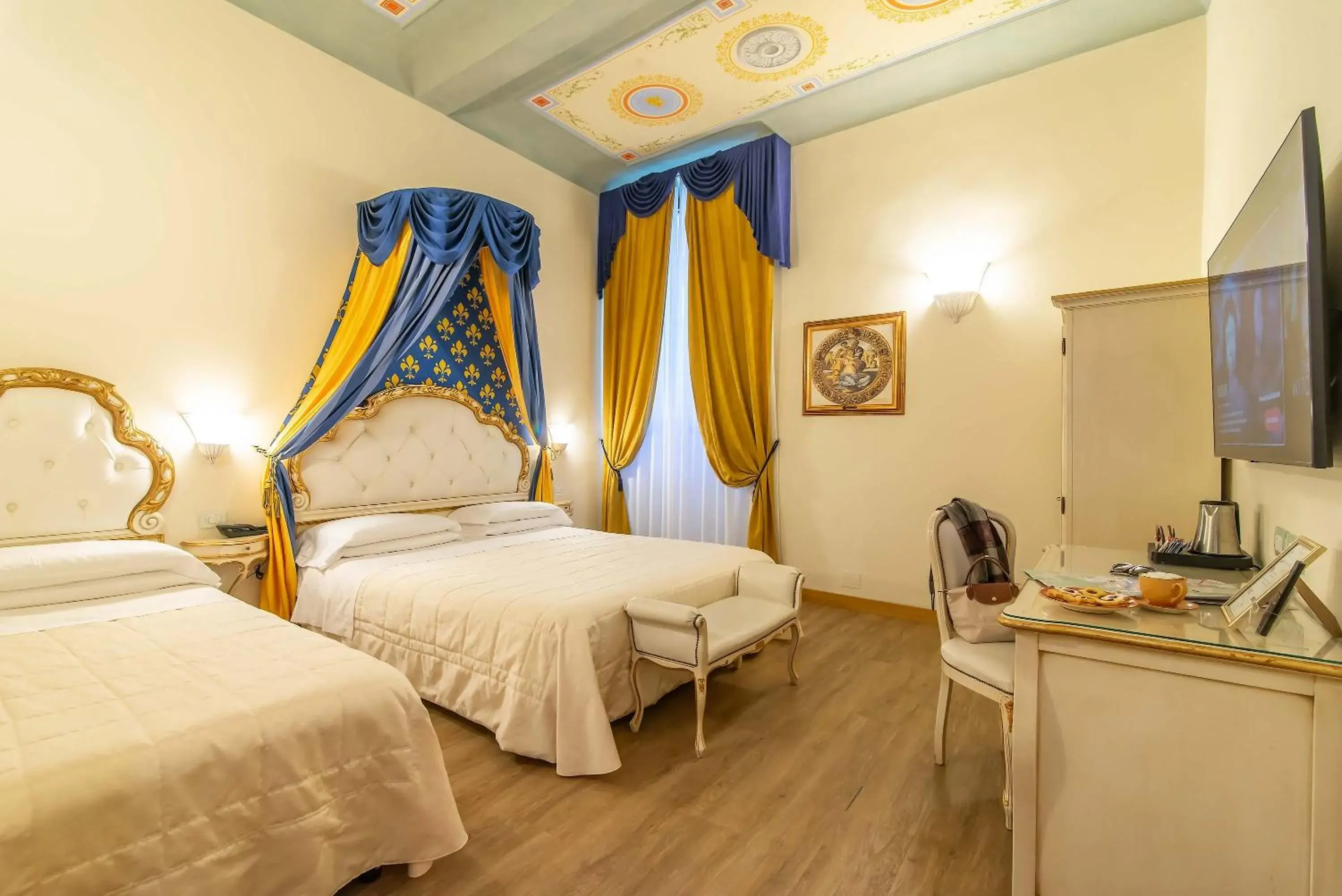 Triple Room in Hotel Porta Faenza Triple Room in Hotel Porta Faenza