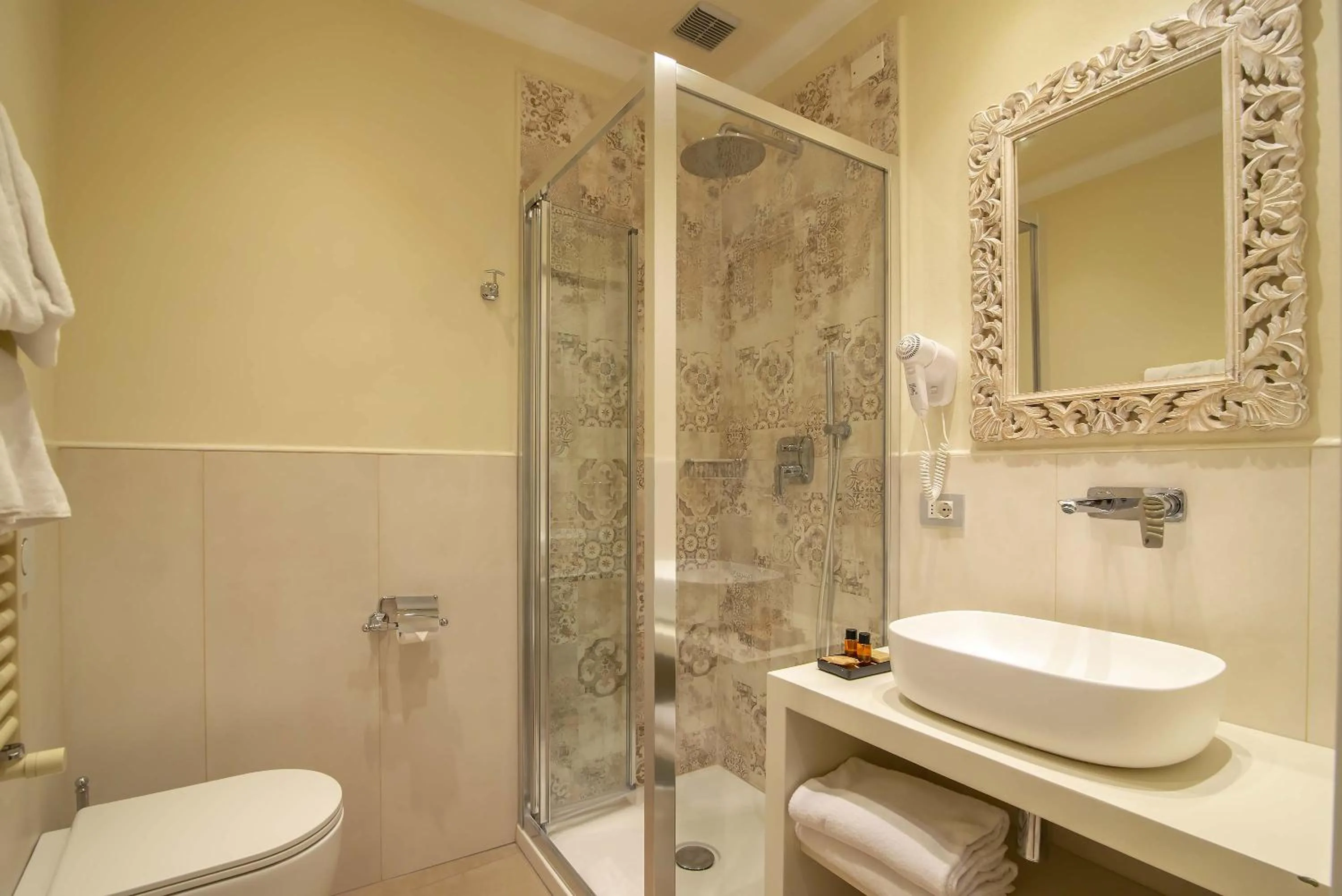 Toilet in Hotel Porta Faenza