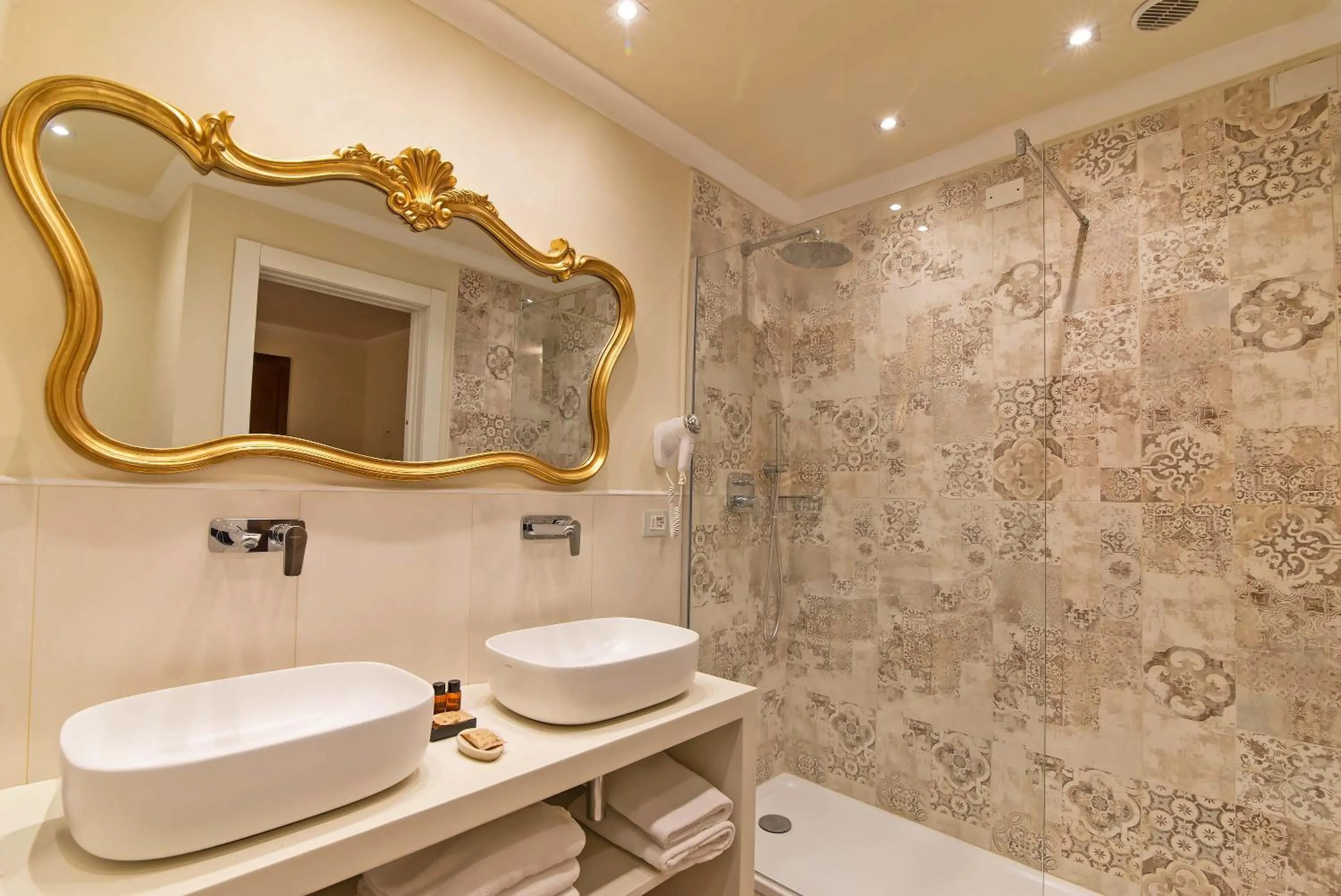 Shower in Hotel Porta Faenza