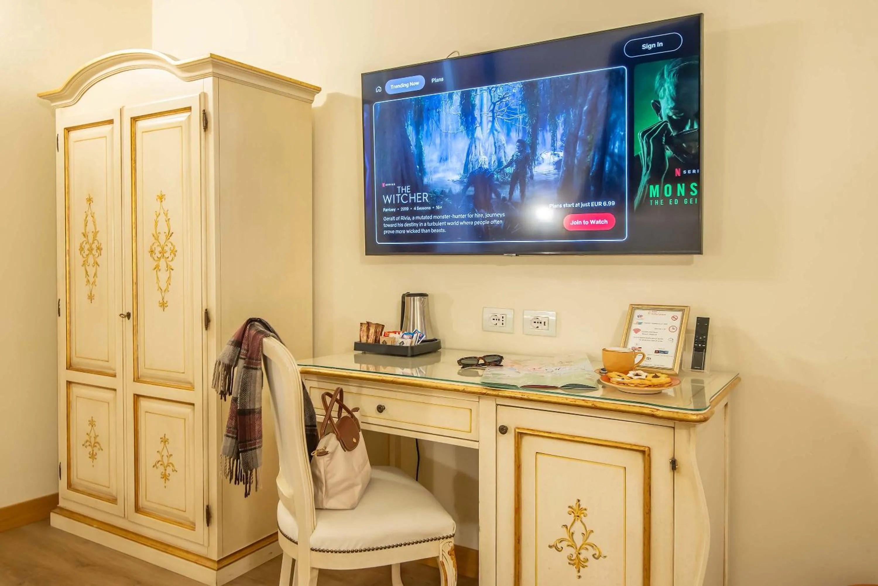 TV and multimedia in Hotel Porta Faenza