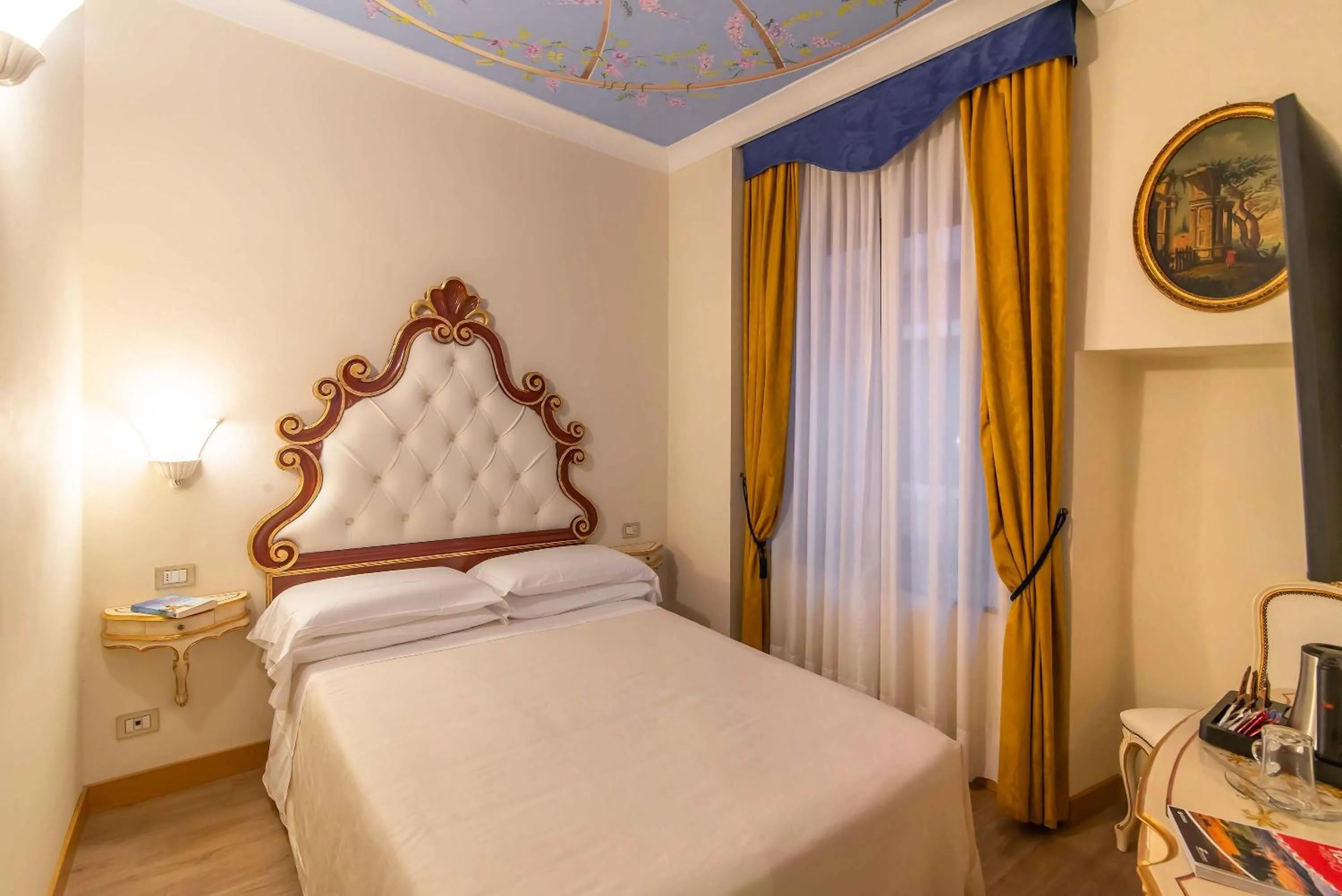Bed in Hotel Porta Faenza