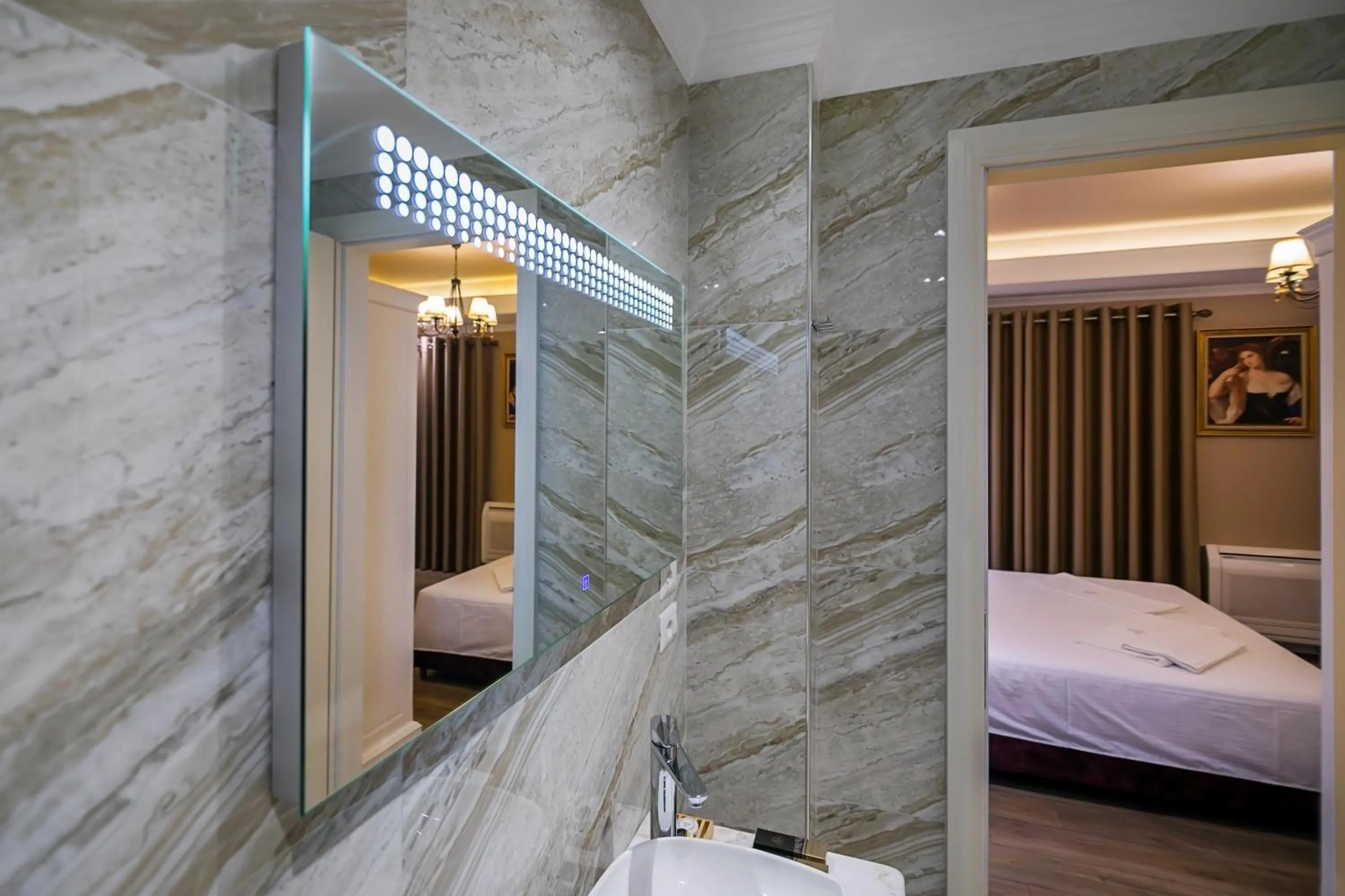 Bedroom, Bed in Legacy Boutique Hotel