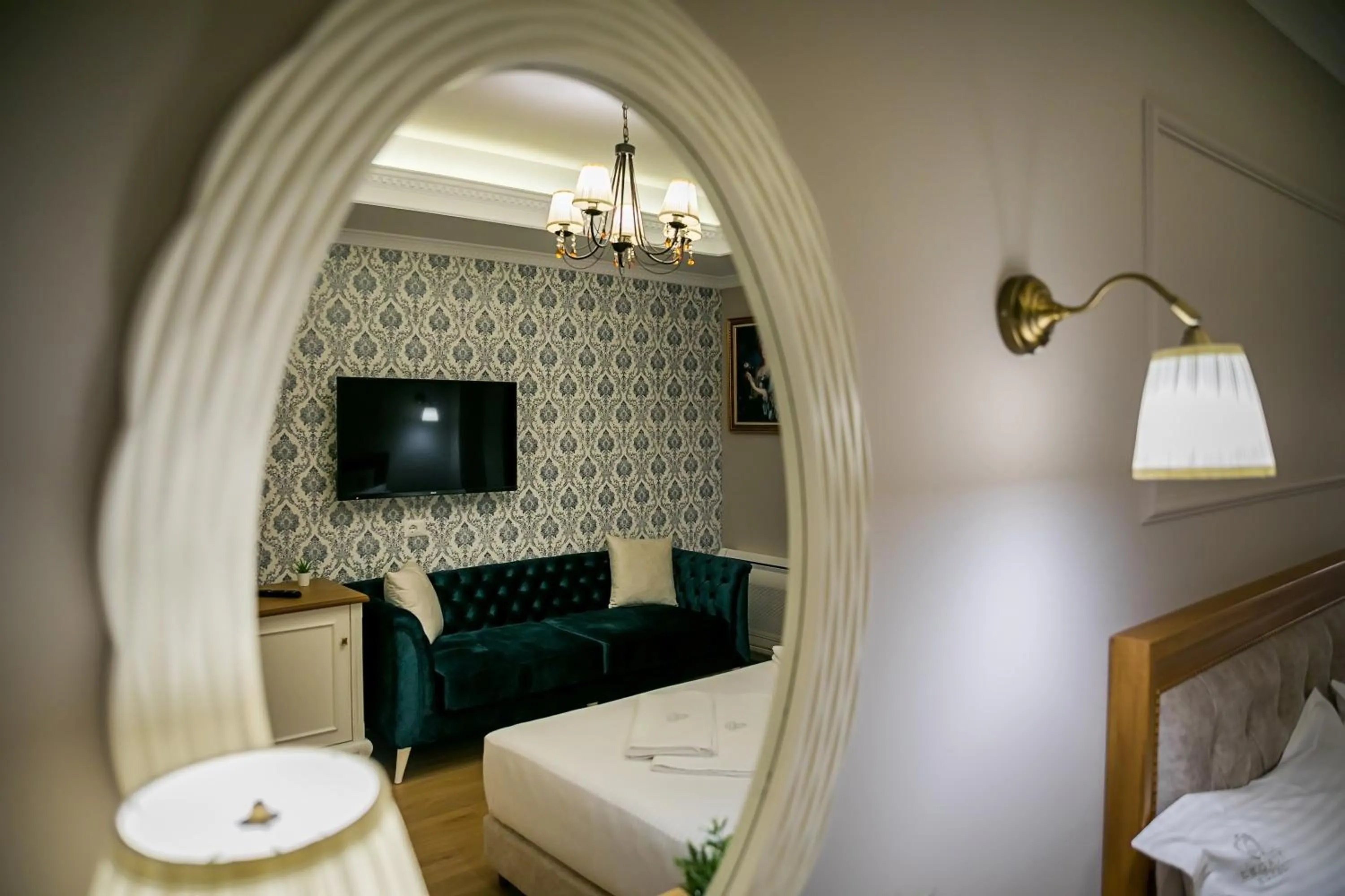 TV and multimedia, Bed in Legacy Boutique Hotel