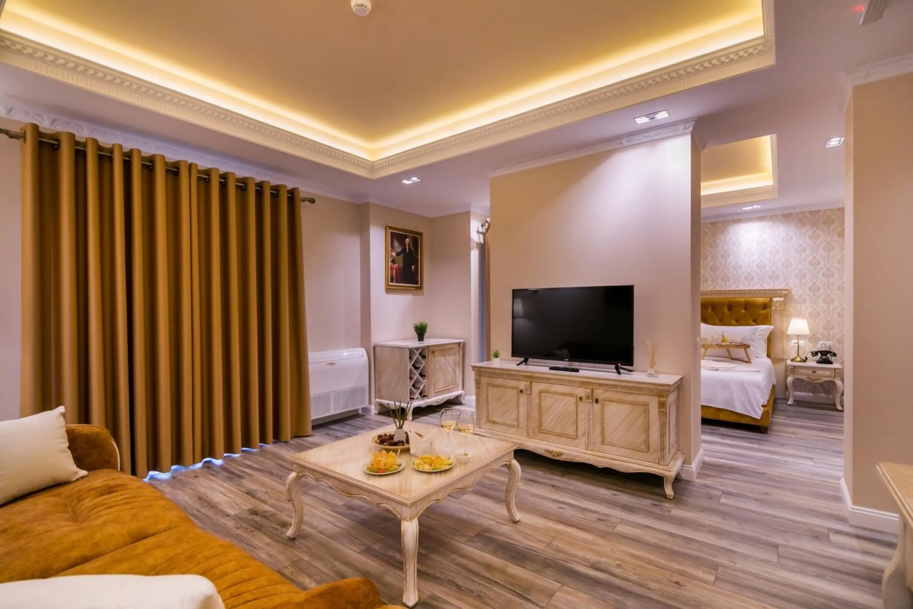 TV and multimedia, Bed in Legacy Boutique Hotel