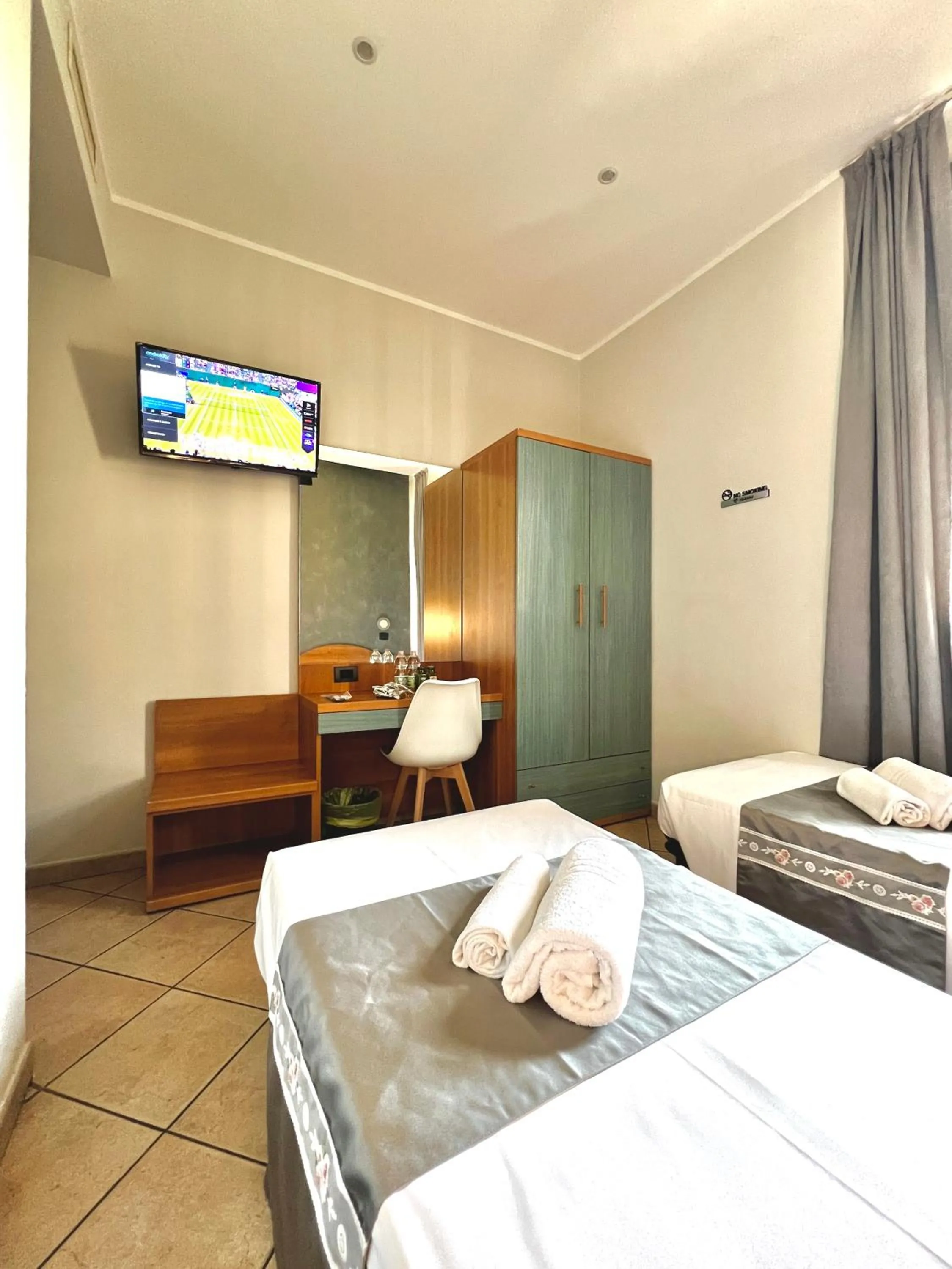 Bedroom, Bed in Hotel Sara