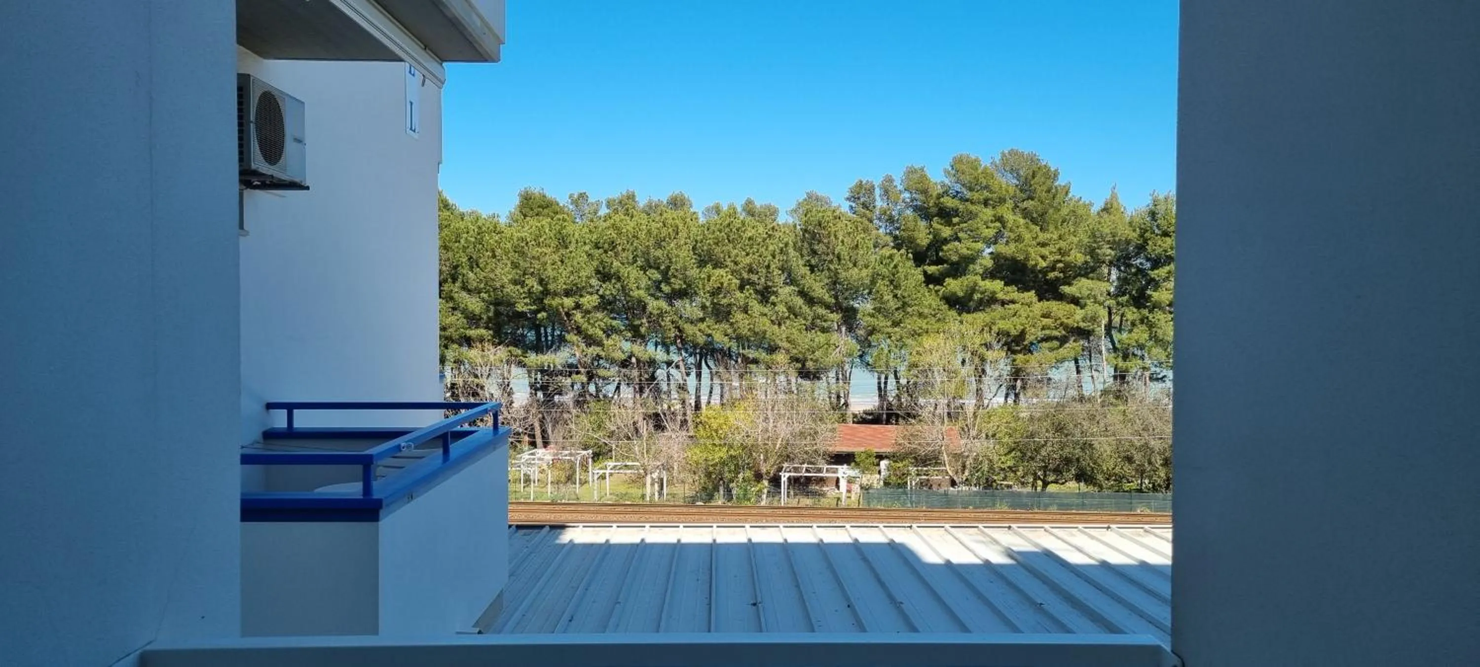 Summer in Hotel Mare Blu -- boutique