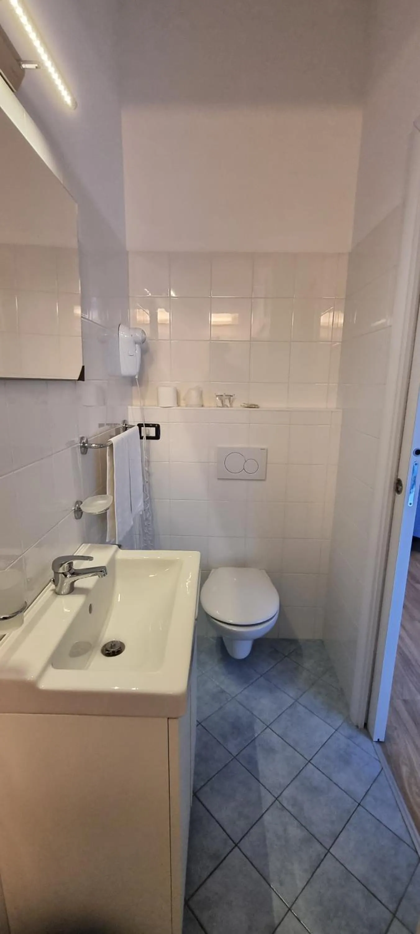 Shower in Hotel Mare Blu -- boutique