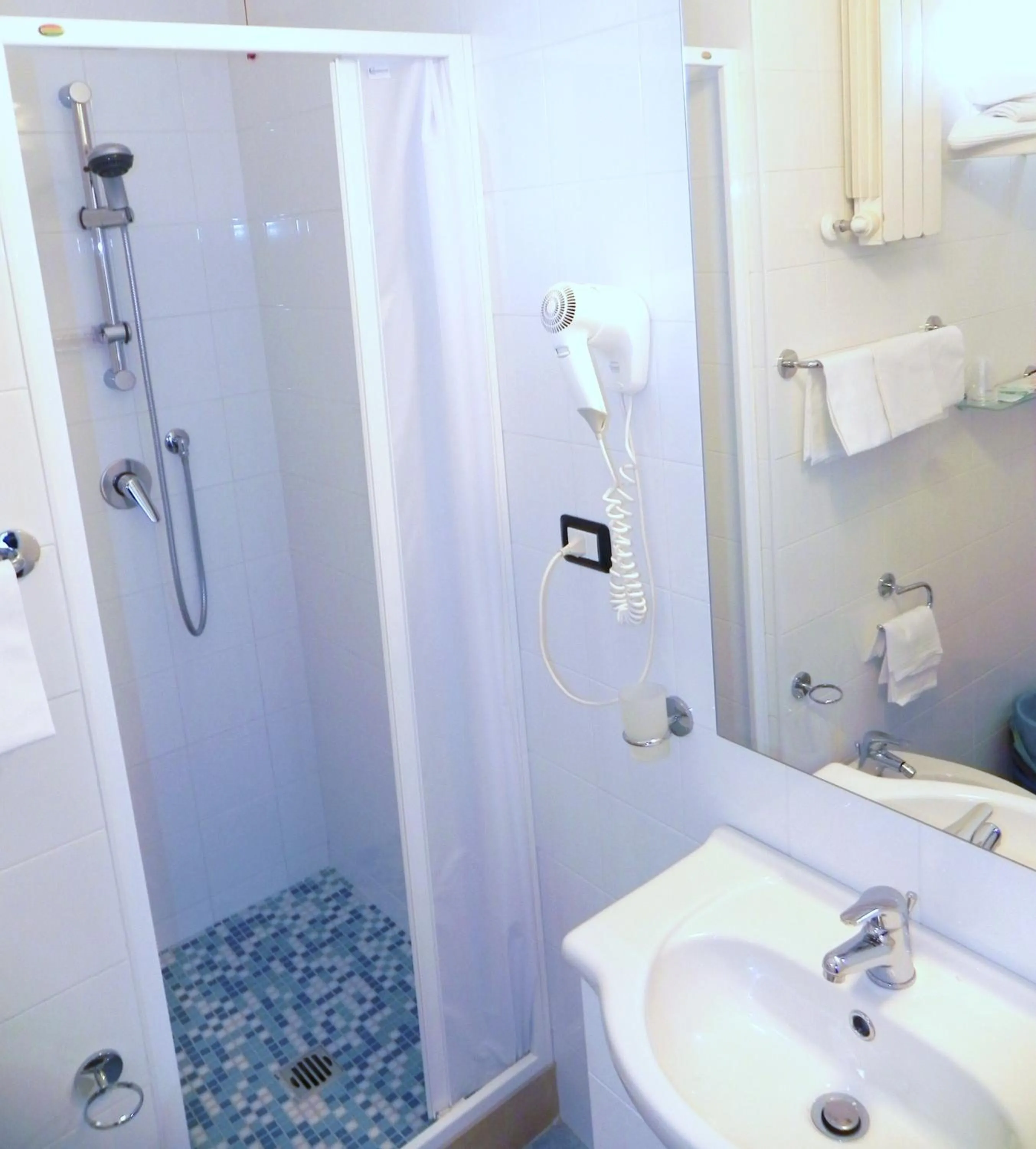 Shower in Hotel Mare Blu -- boutique