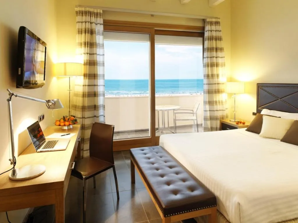 Bedroom, Bed in Hotel Cristallo