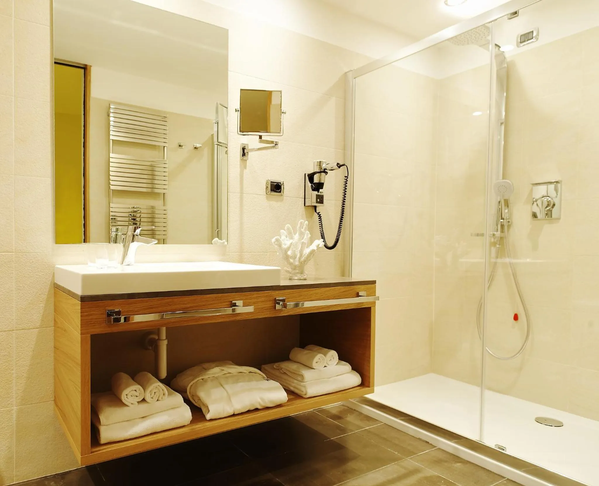 Shower in Hotel Cristallo