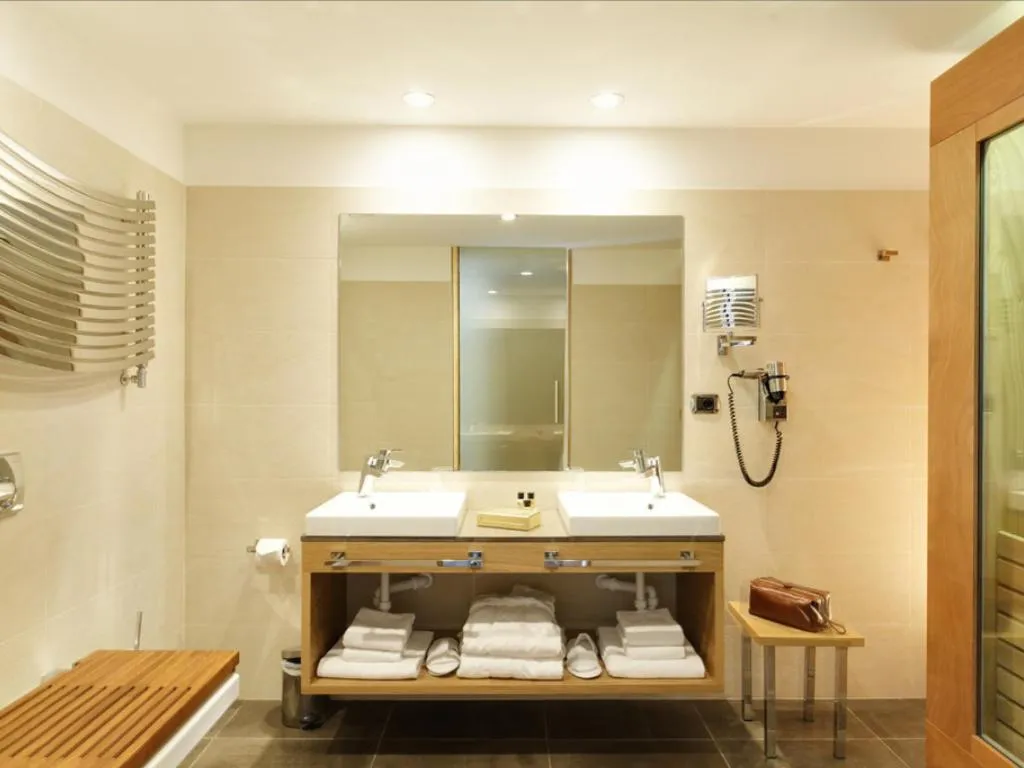 Shower in Hotel Cristallo