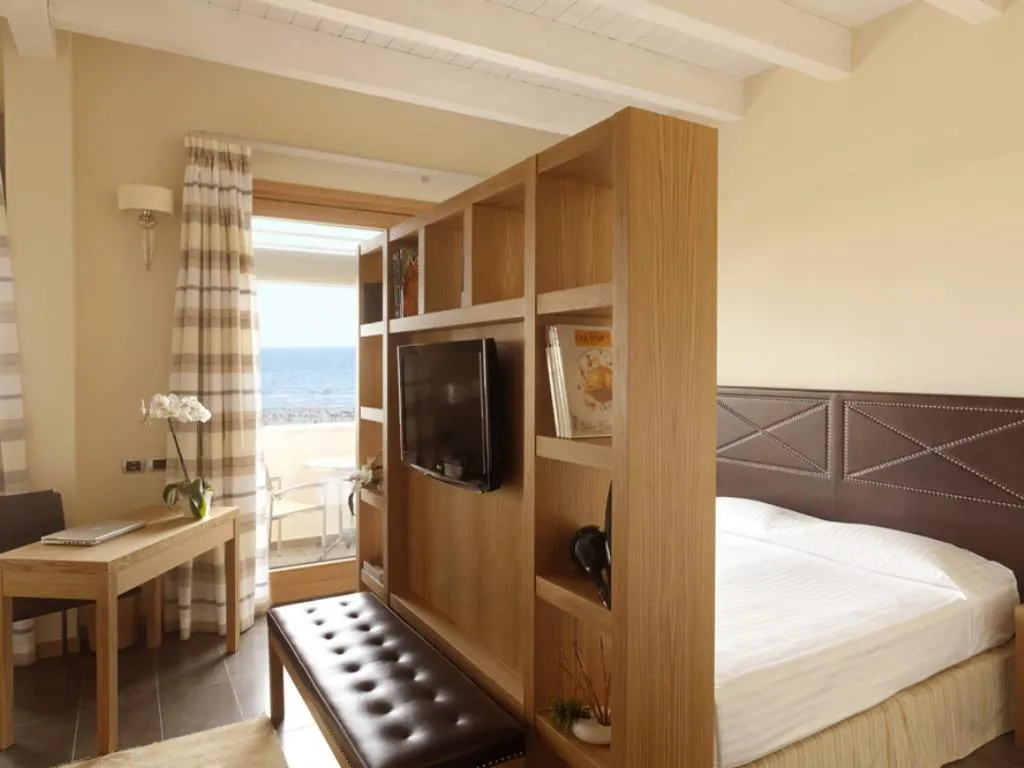 Living room, Bed in Hotel Cristallo