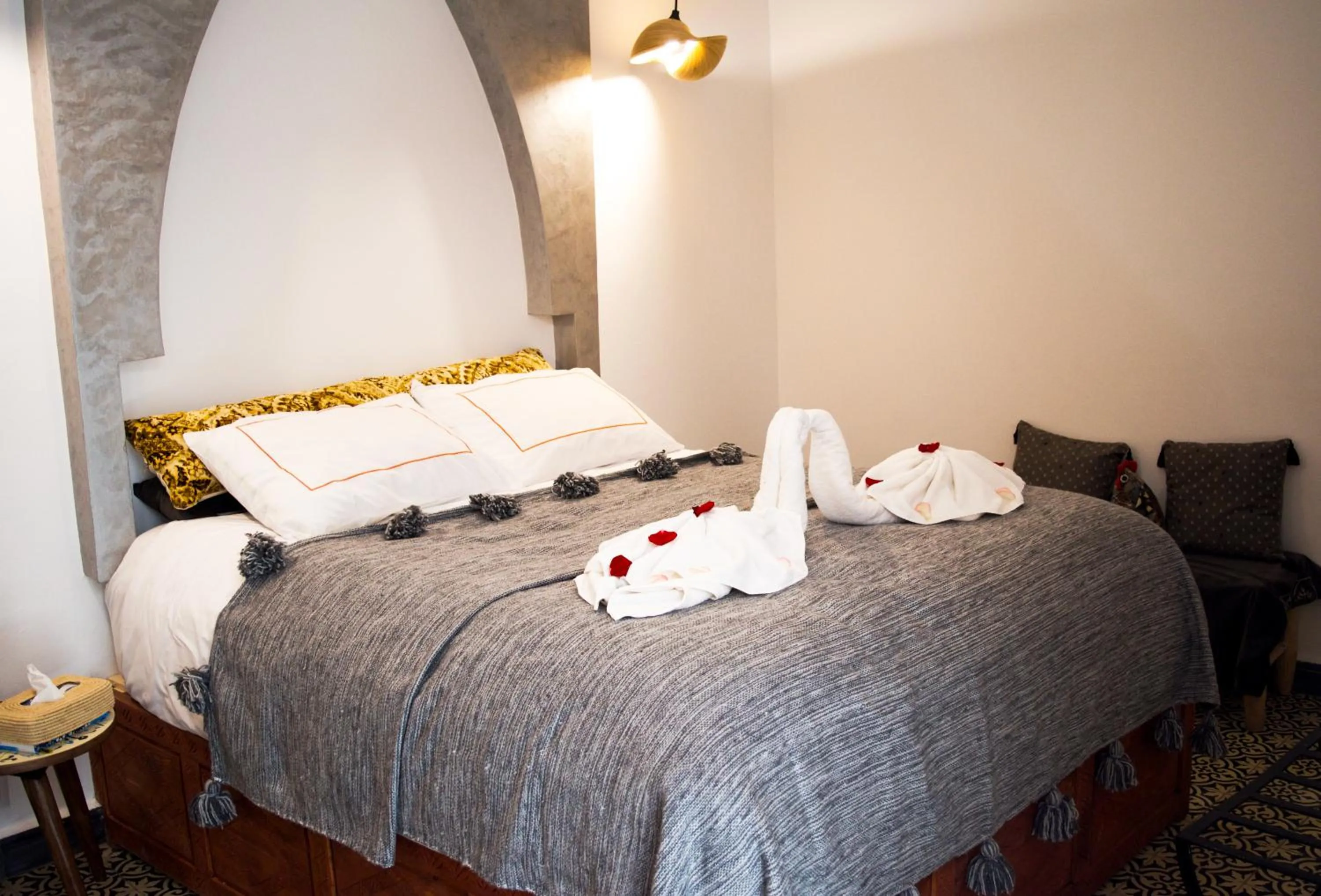 Bed in Riad Le Khan Mogador