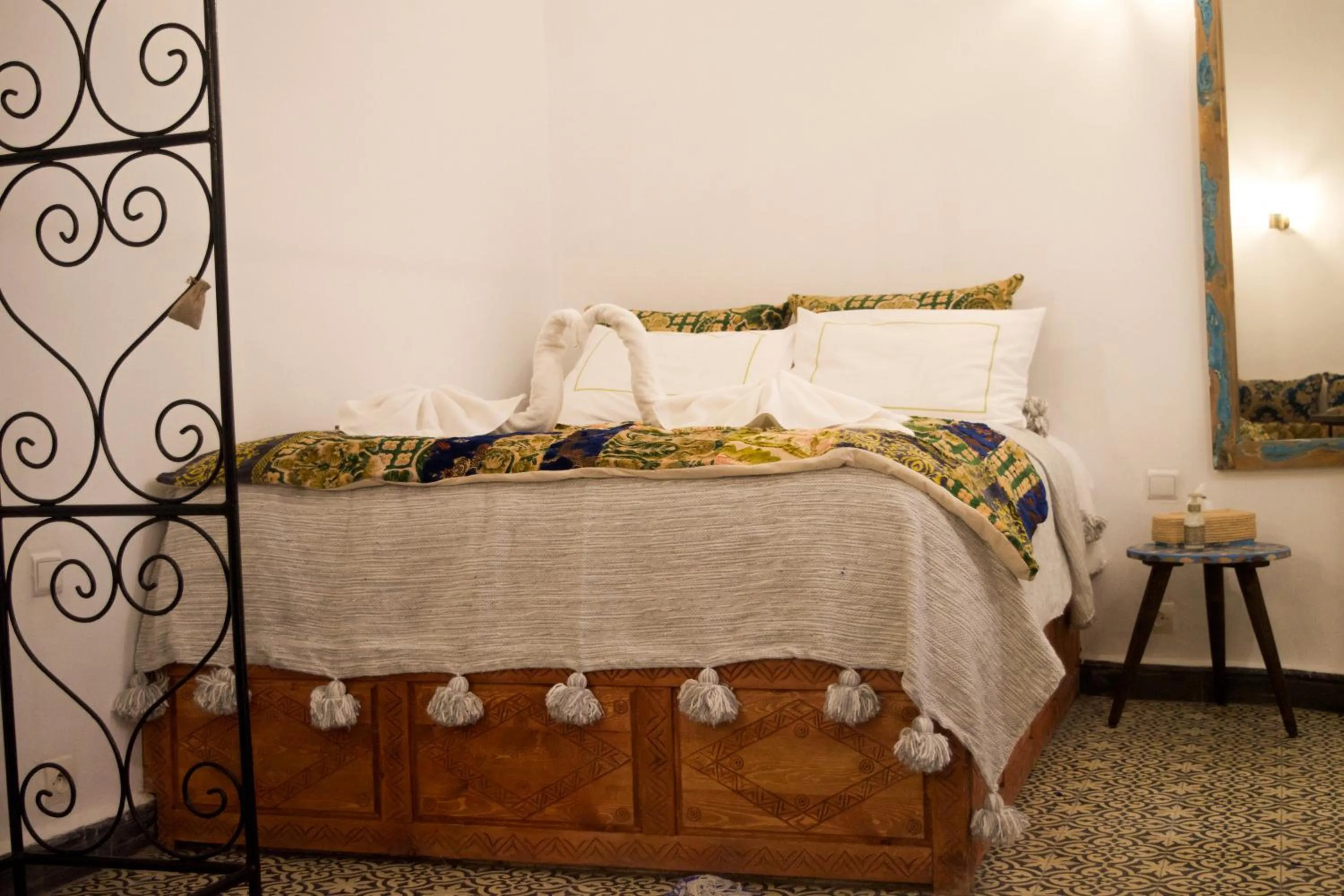 Bed in Riad Le Khan Mogador