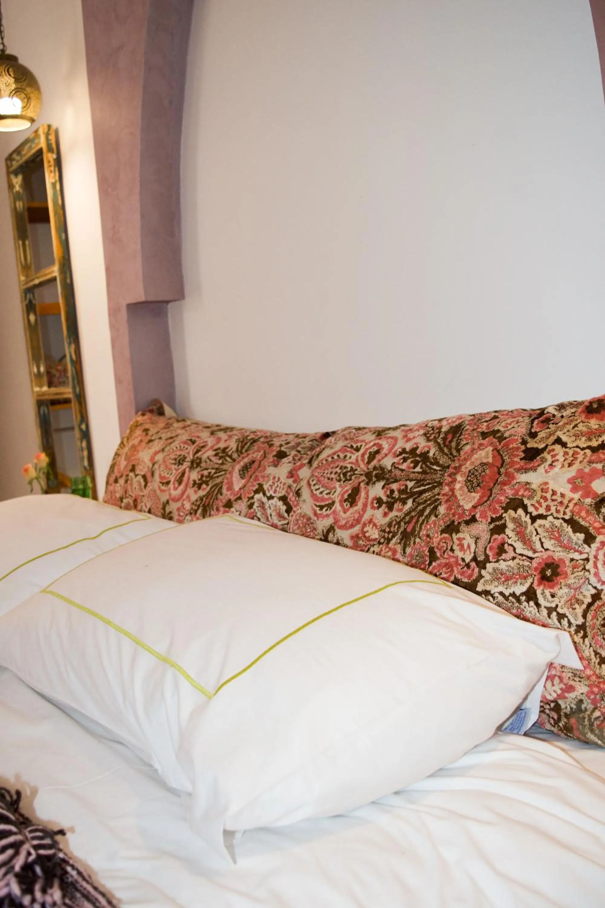 Bed in Riad Le Khan Mogador