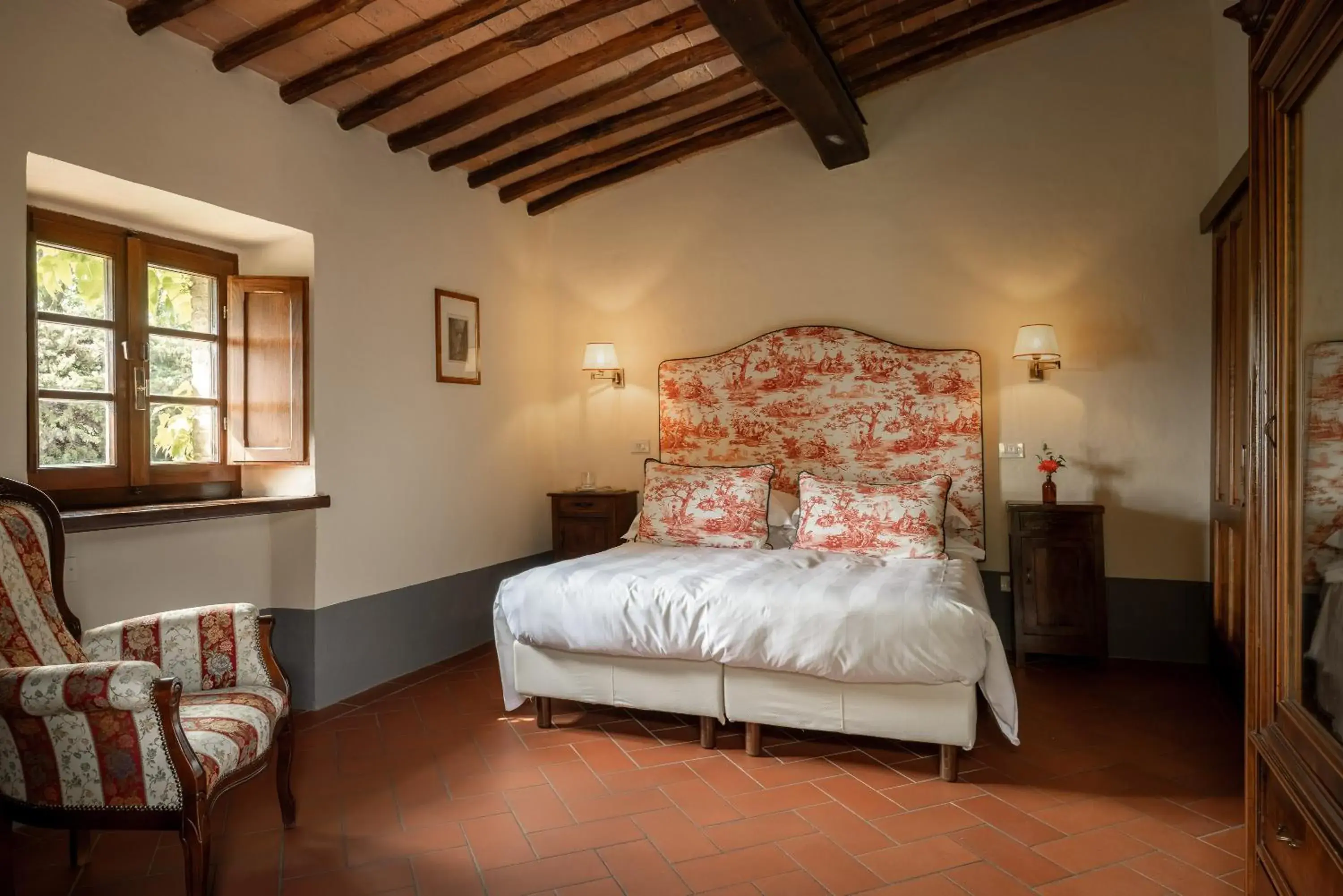 Deluxe Double Room in Borgo Vescine Deluxe Double Room in Borgo Vescine