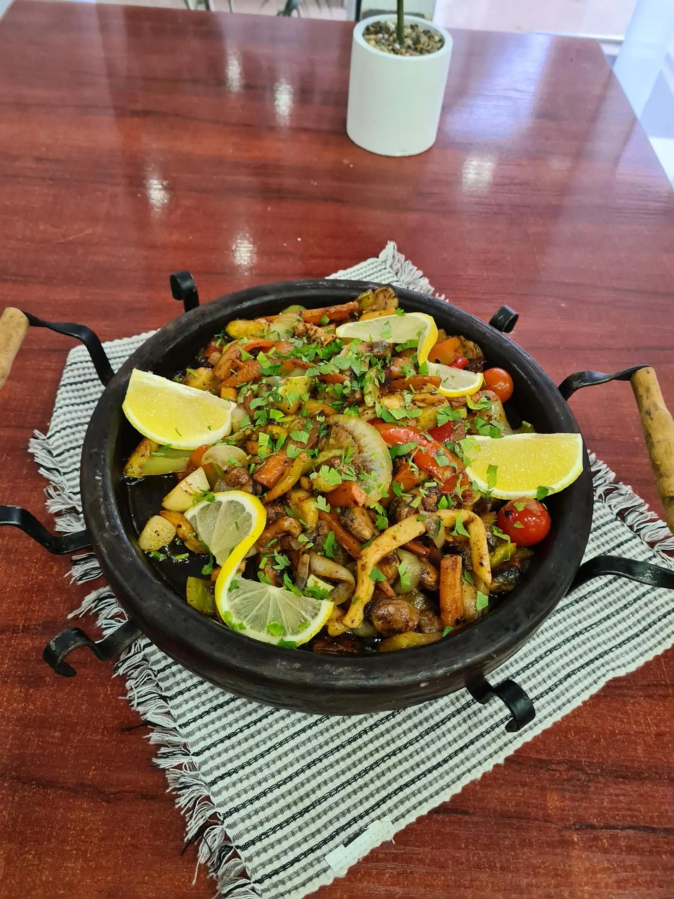 Restaurant/places to eat in HOTEL PARIS Relax Zone