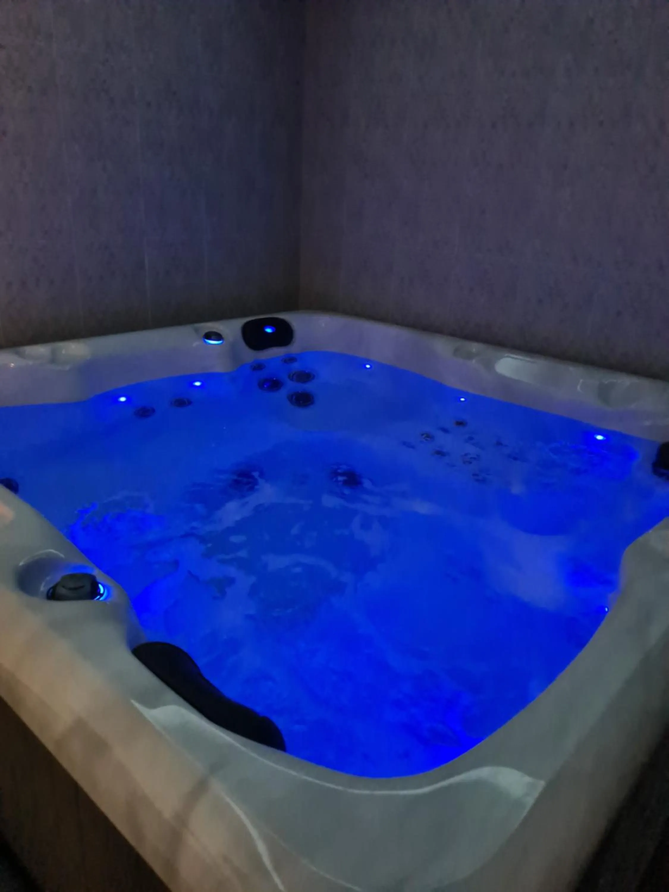 Hot Tub in HOTEL PARIS Relax Zone