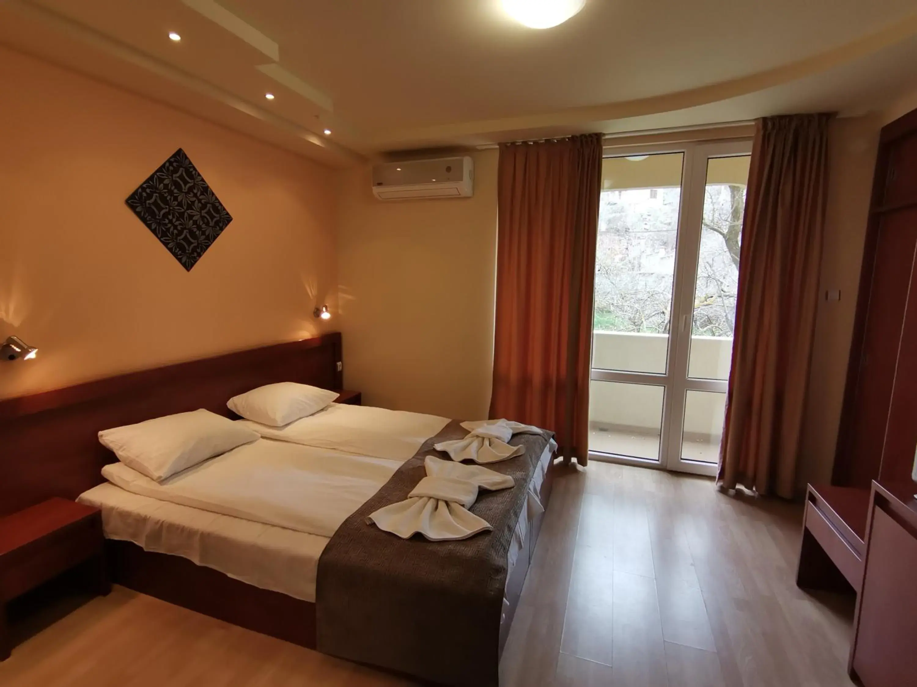 Double or Twin Room with Private Bathroom - single occupancy in HOTEL PARIS Relax Zone Double or Twin Room with Private Bathroom - single occupancy in HOTEL PARIS Relax Zone