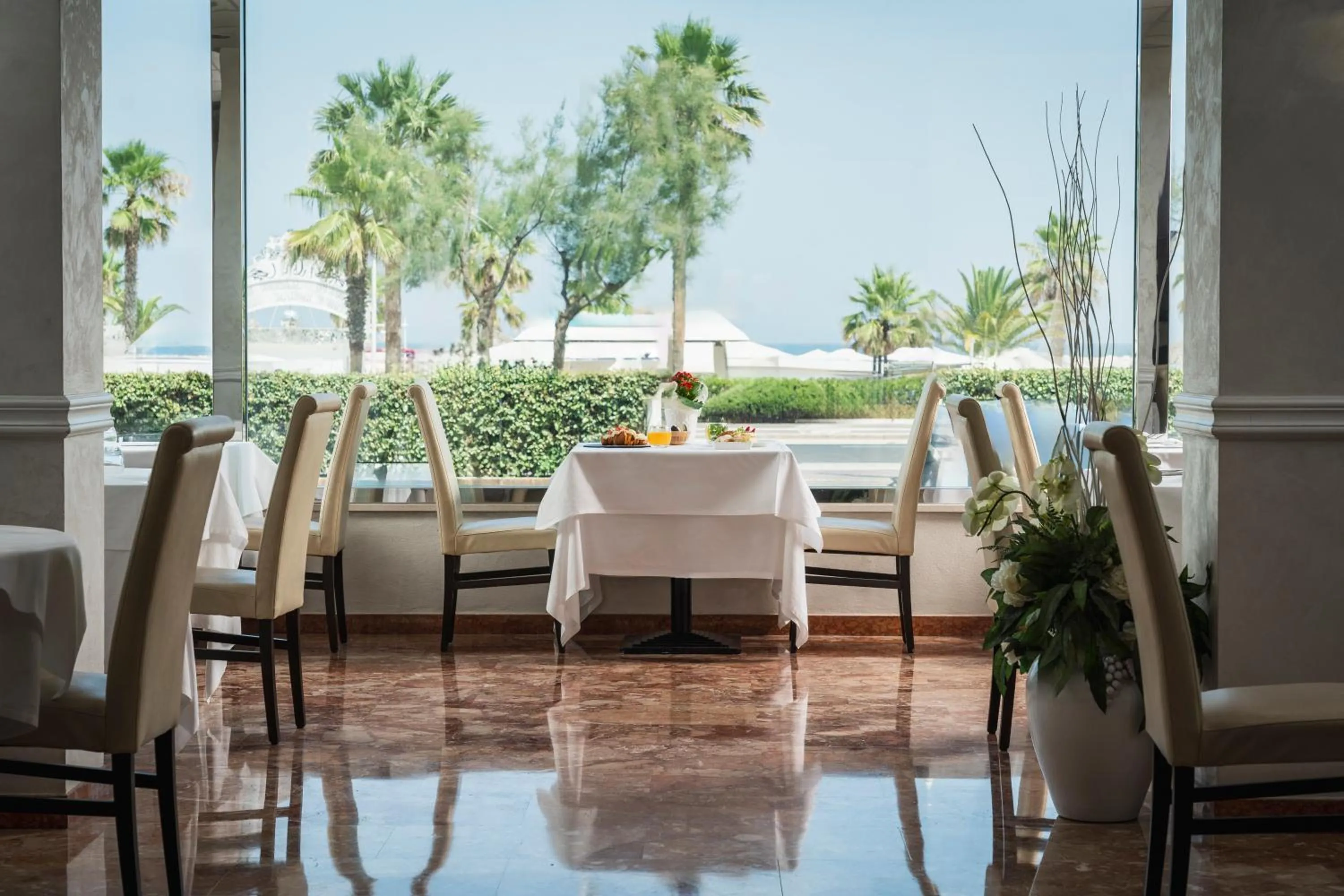 Restaurant/places to eat in Hotel Du Soleil