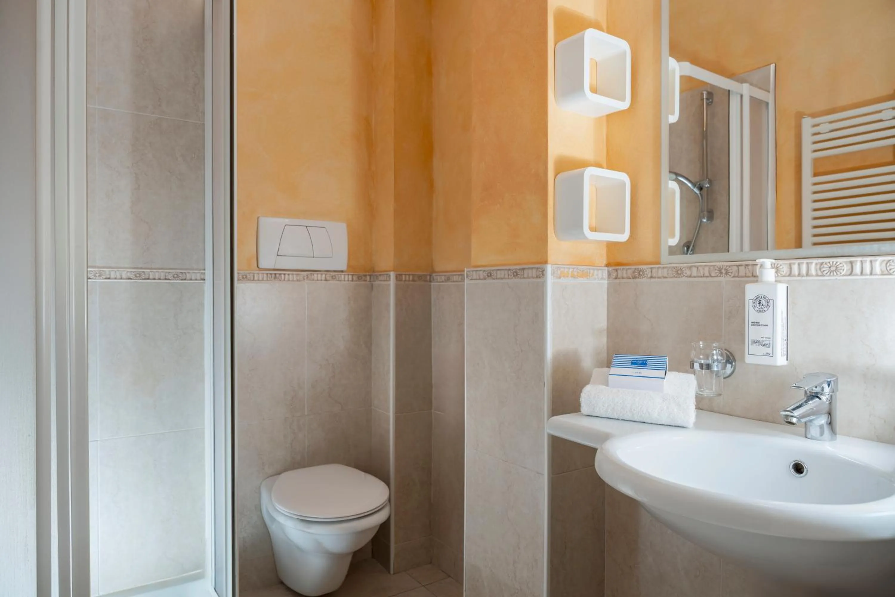 Shower in Hotel Du Soleil