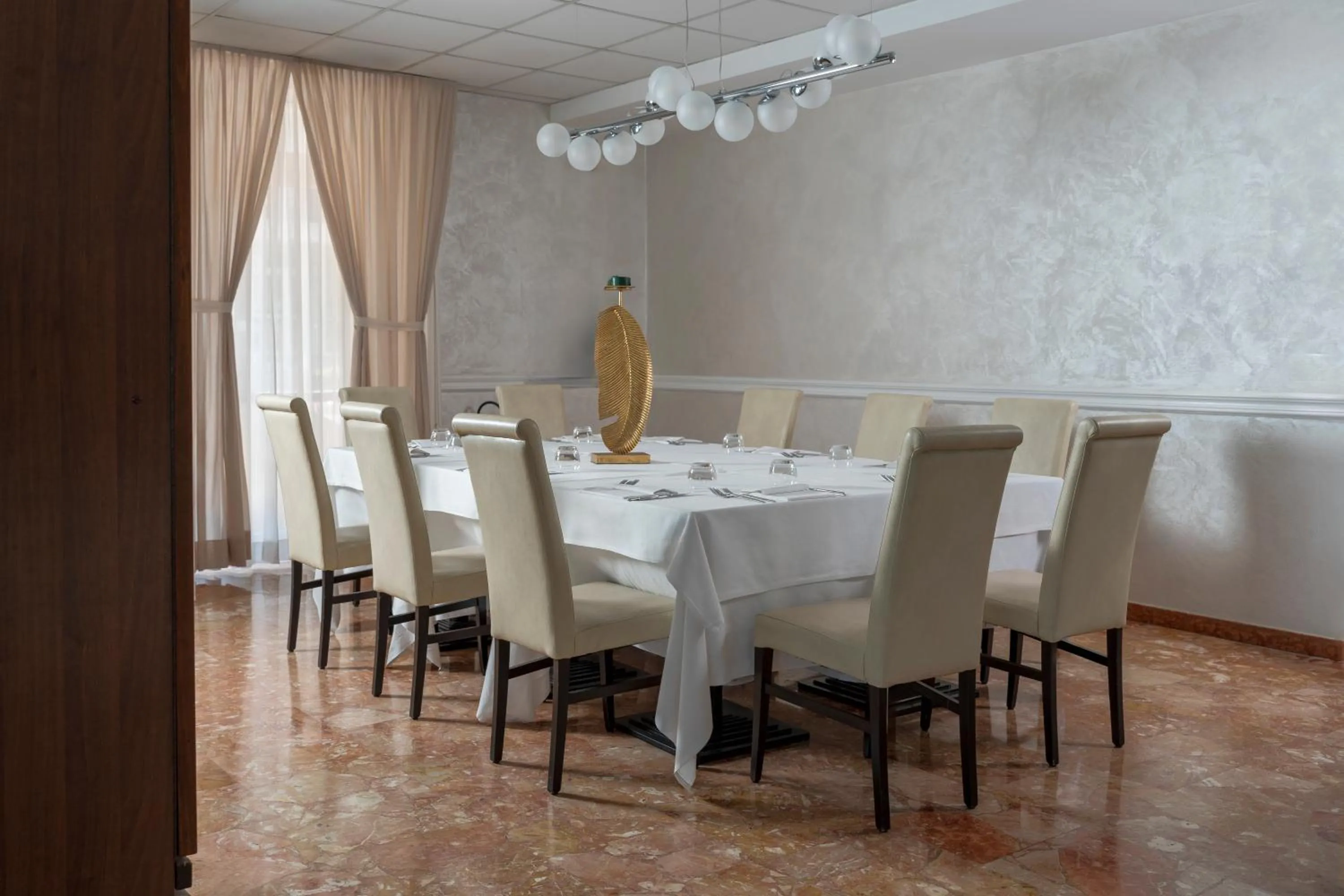 Dining area in Hotel Du Soleil