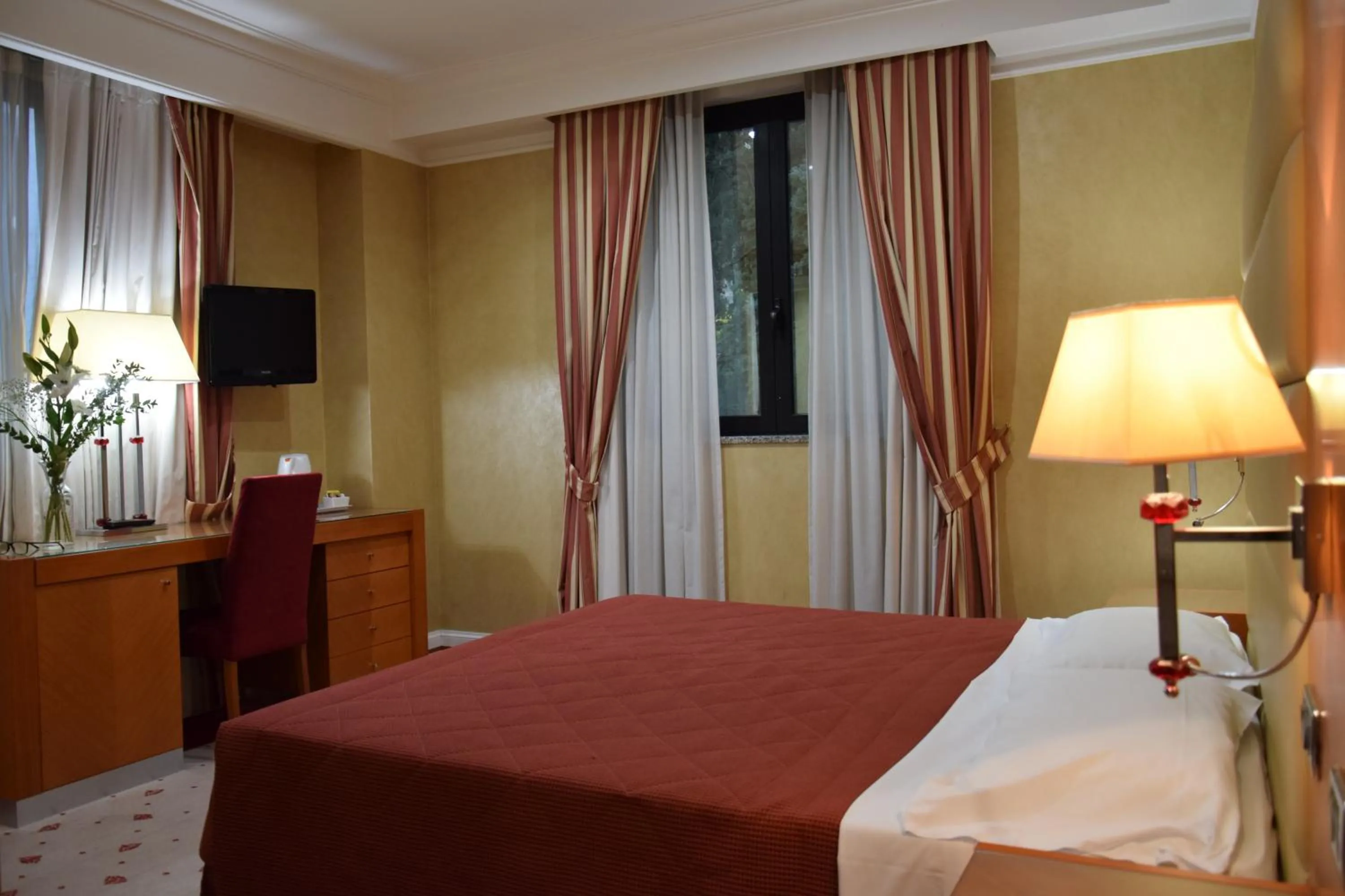 TV and multimedia, Bed in Hotel Perusia