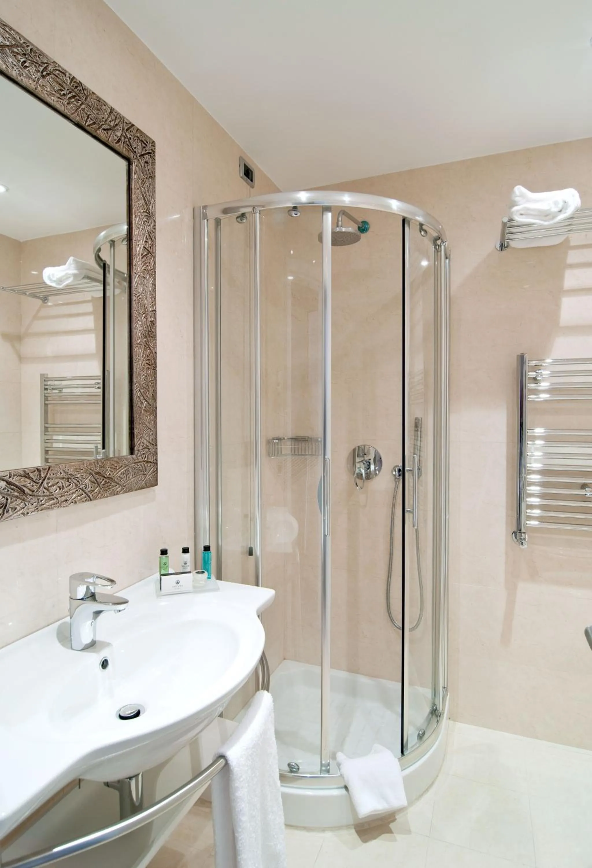 Shower in Hotel Perusia