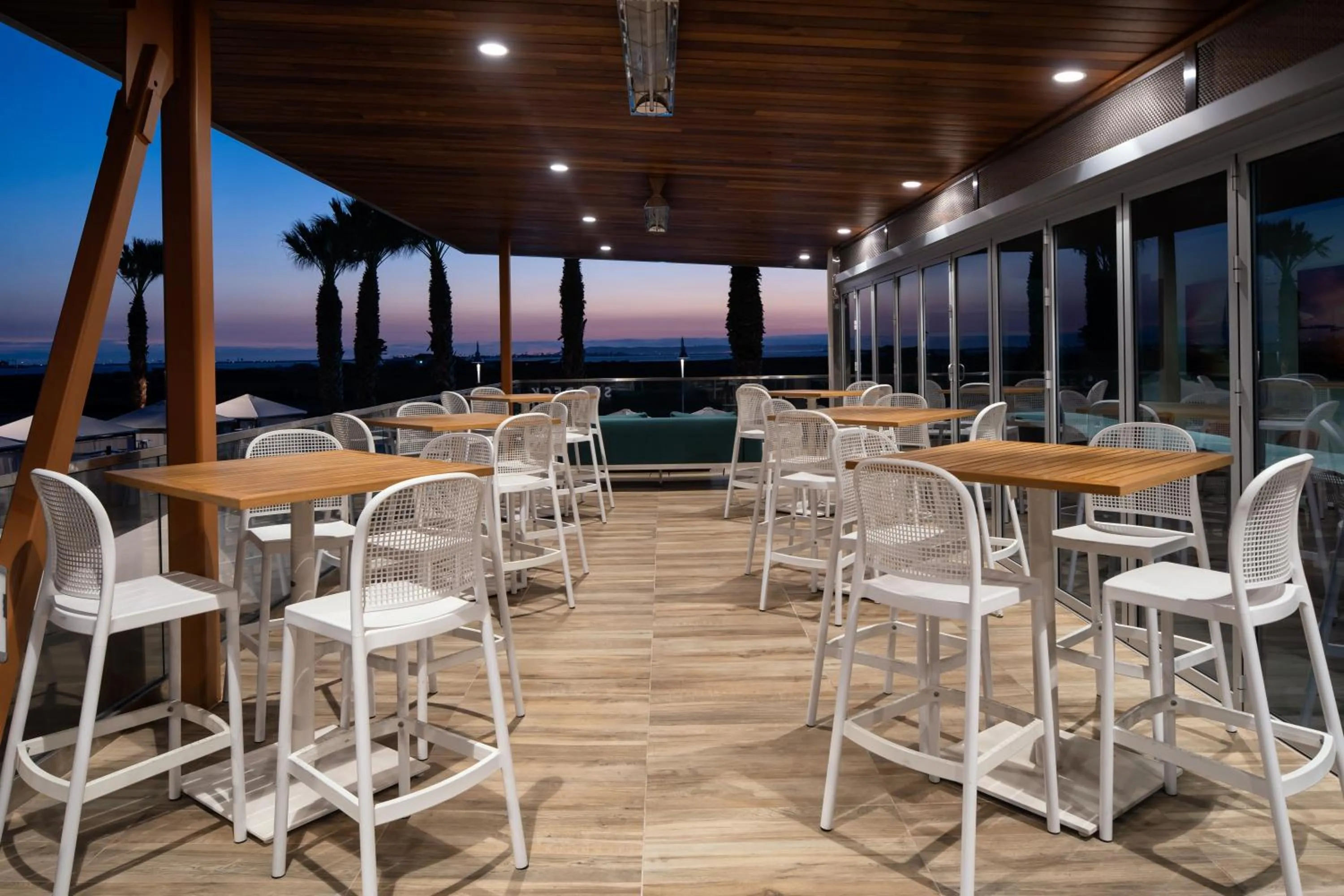 Restaurant/places to eat in Sun Outdoors San Diego Bay