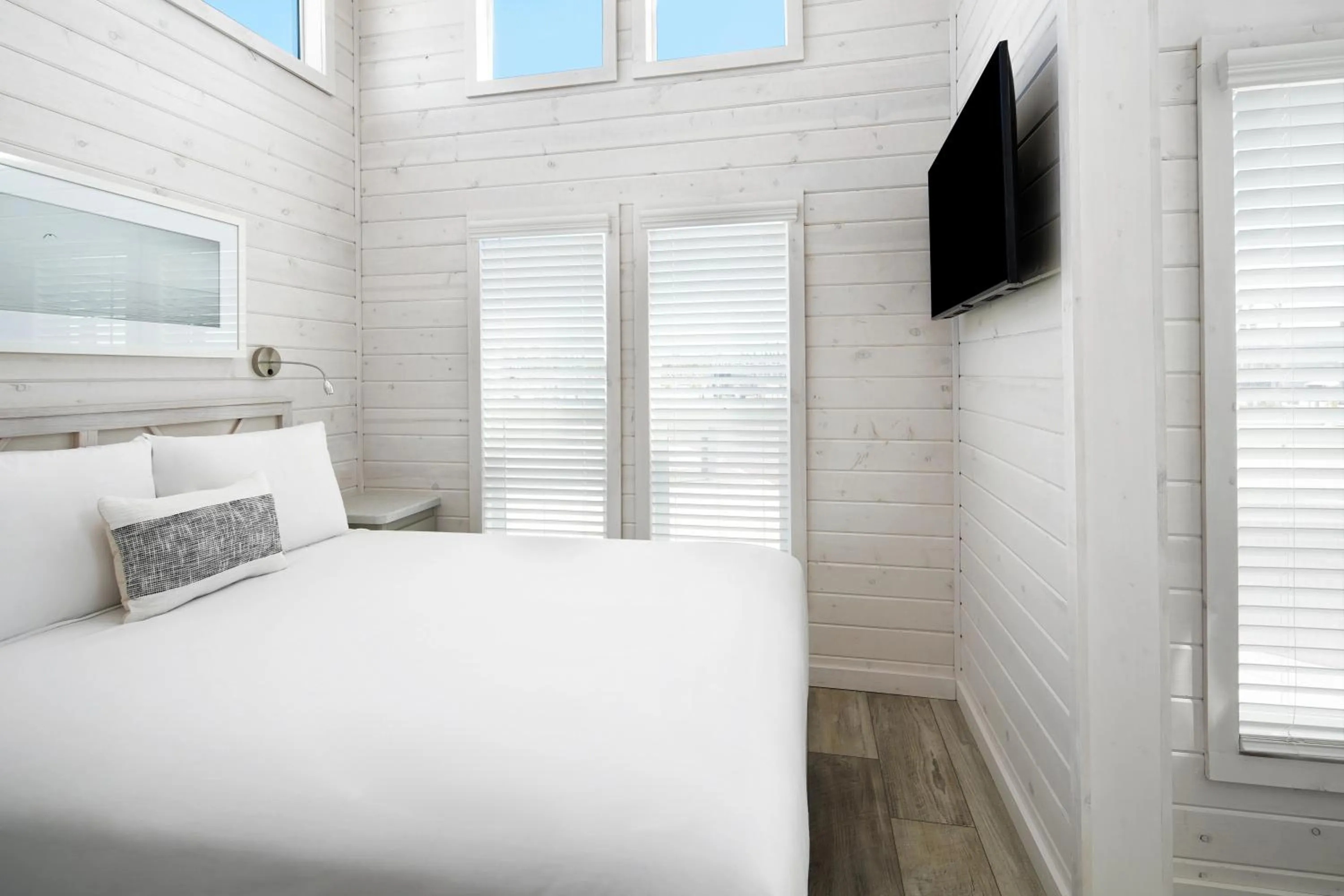 Bedroom, Bed in Sun Outdoors San Diego Bay