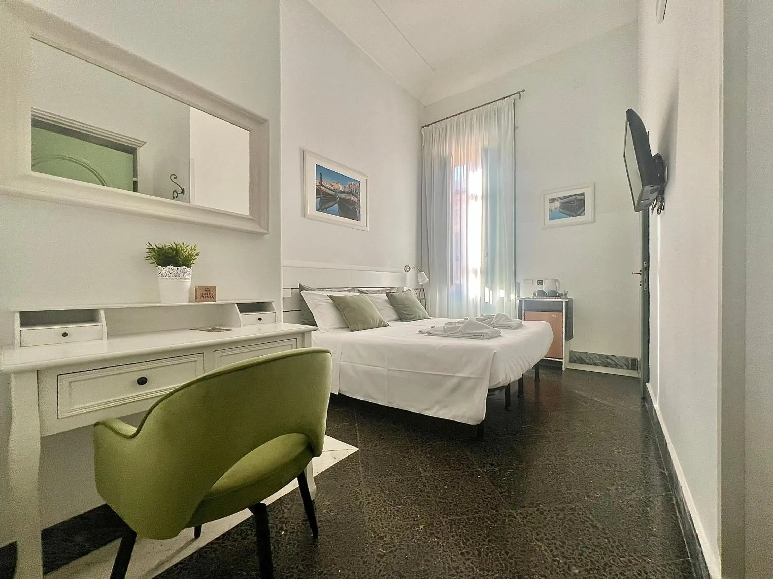 Double or Twin Room with Balcony in Hotel Posta Double or Twin Room with Balcony in Hotel Posta