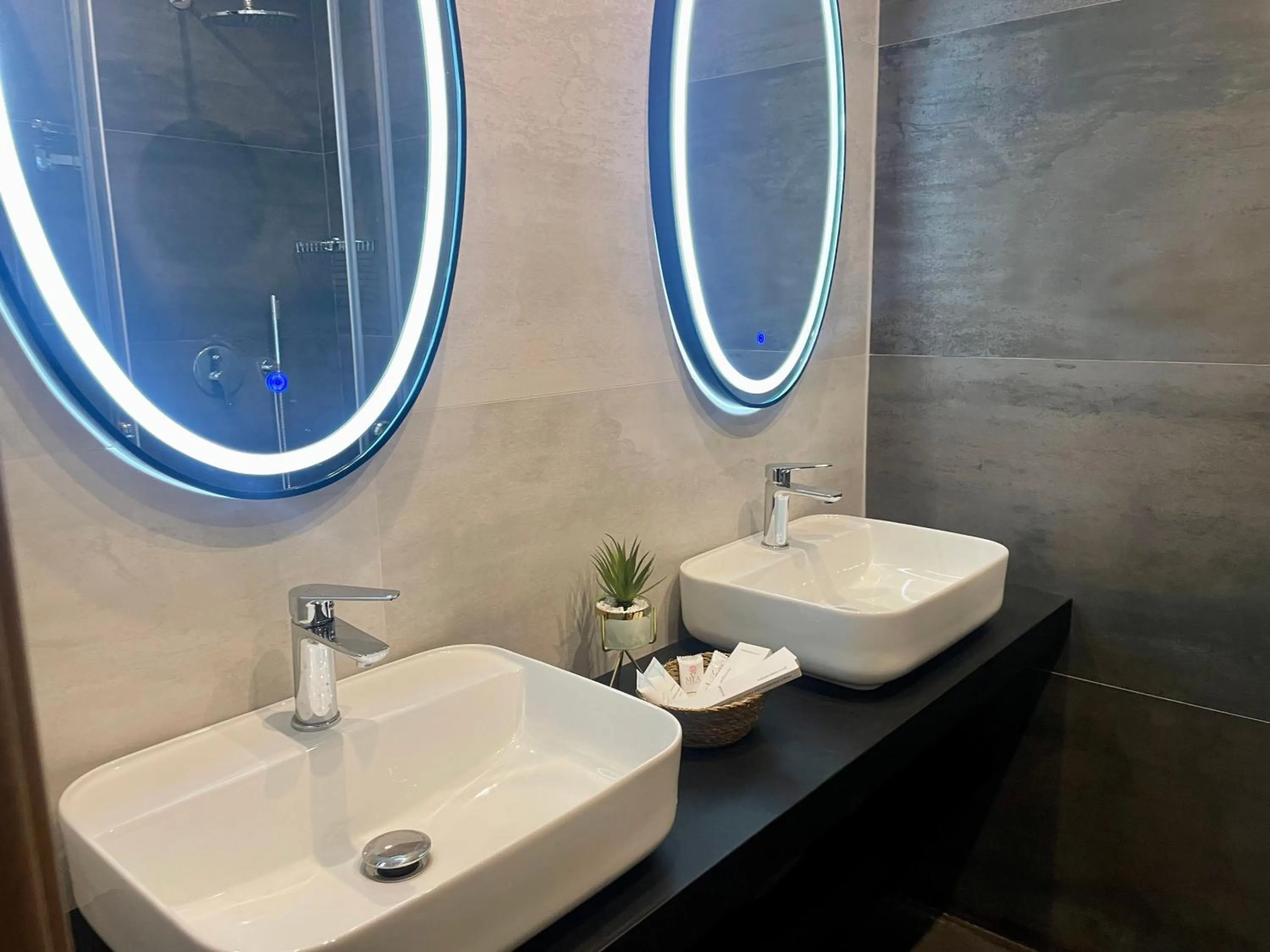 Bathroom in ELMAR HOTEL