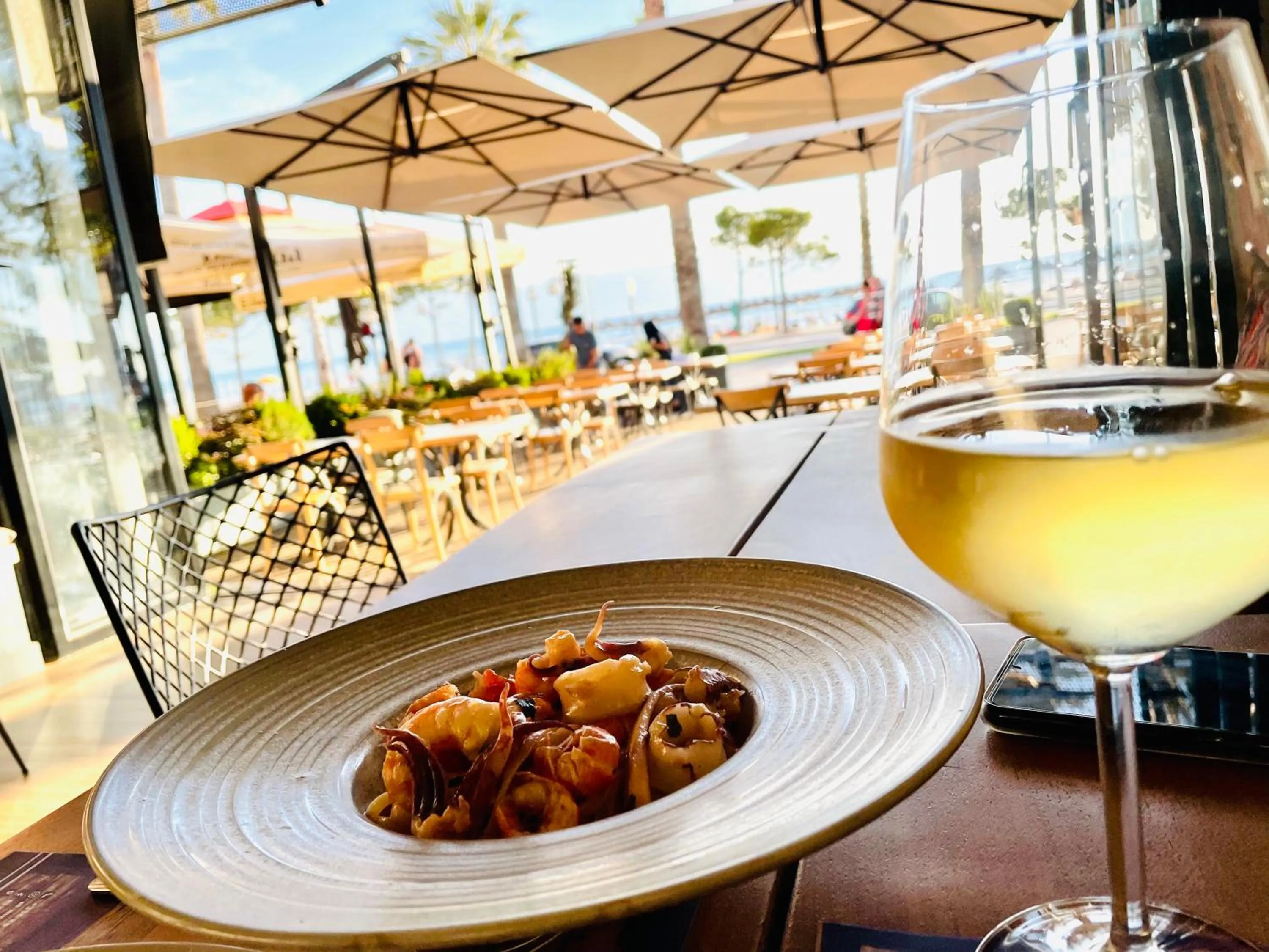 Restaurant/places to eat in ELMAR HOTEL