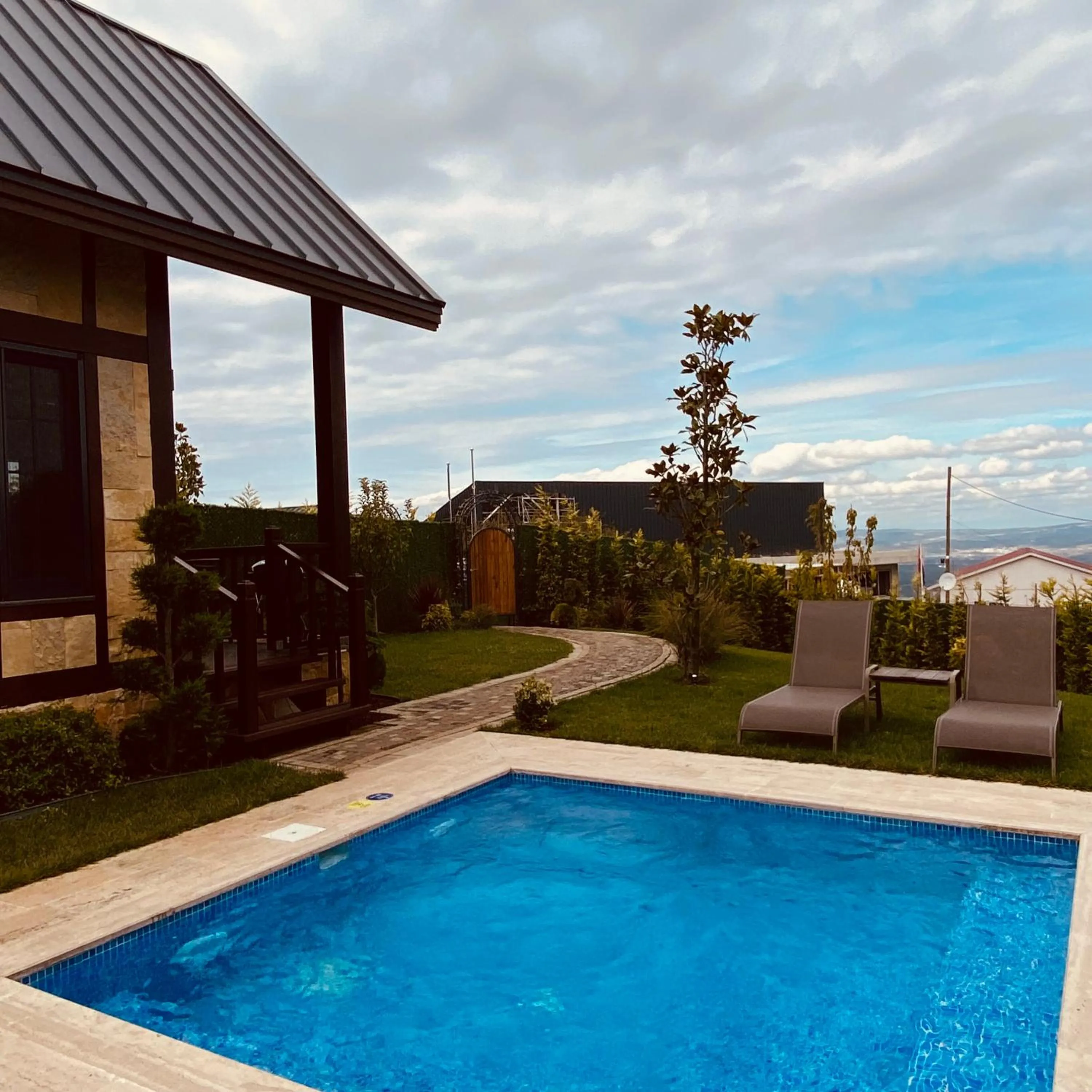 Pool view in Kartepe Panorama