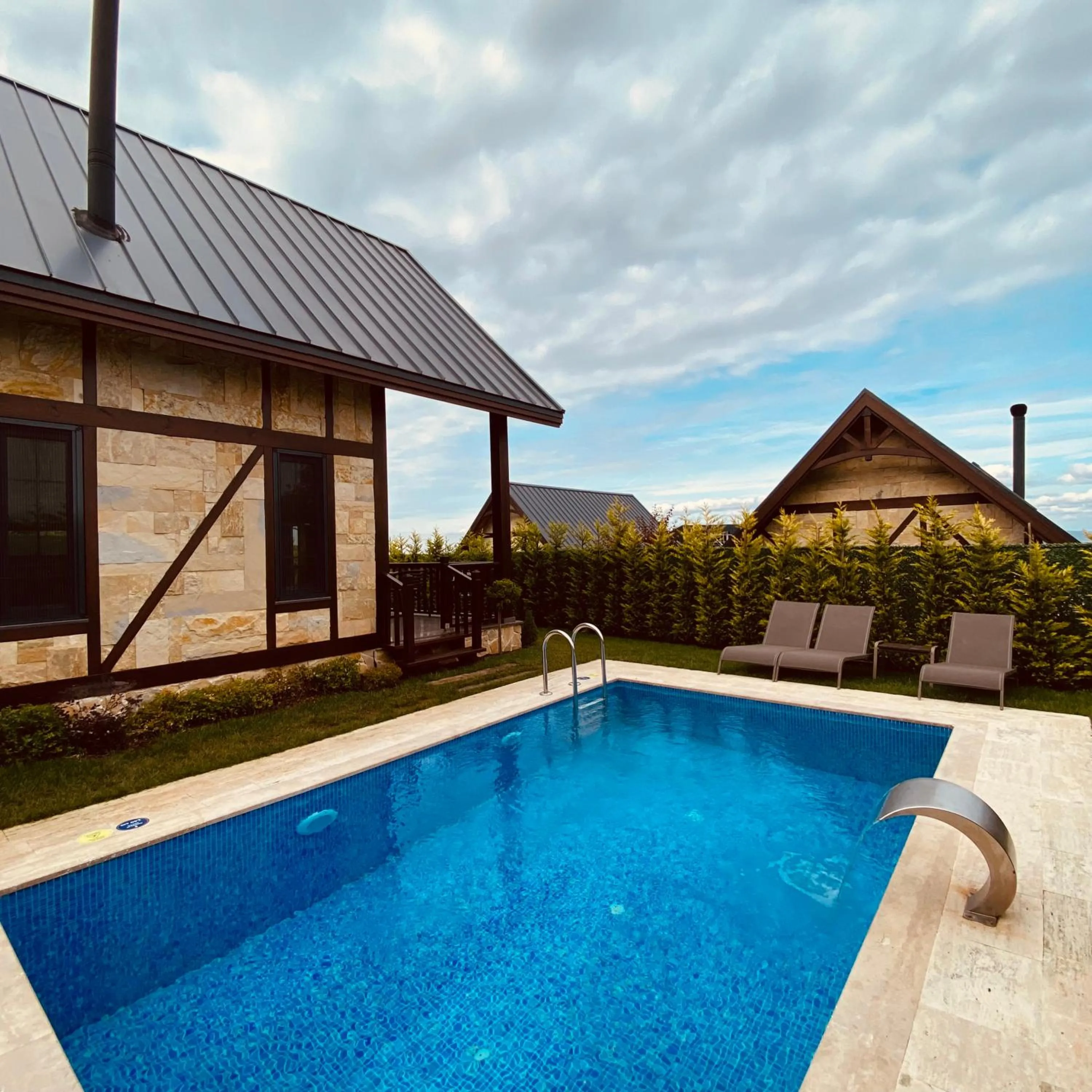 Swimming pool in Kartepe Panorama