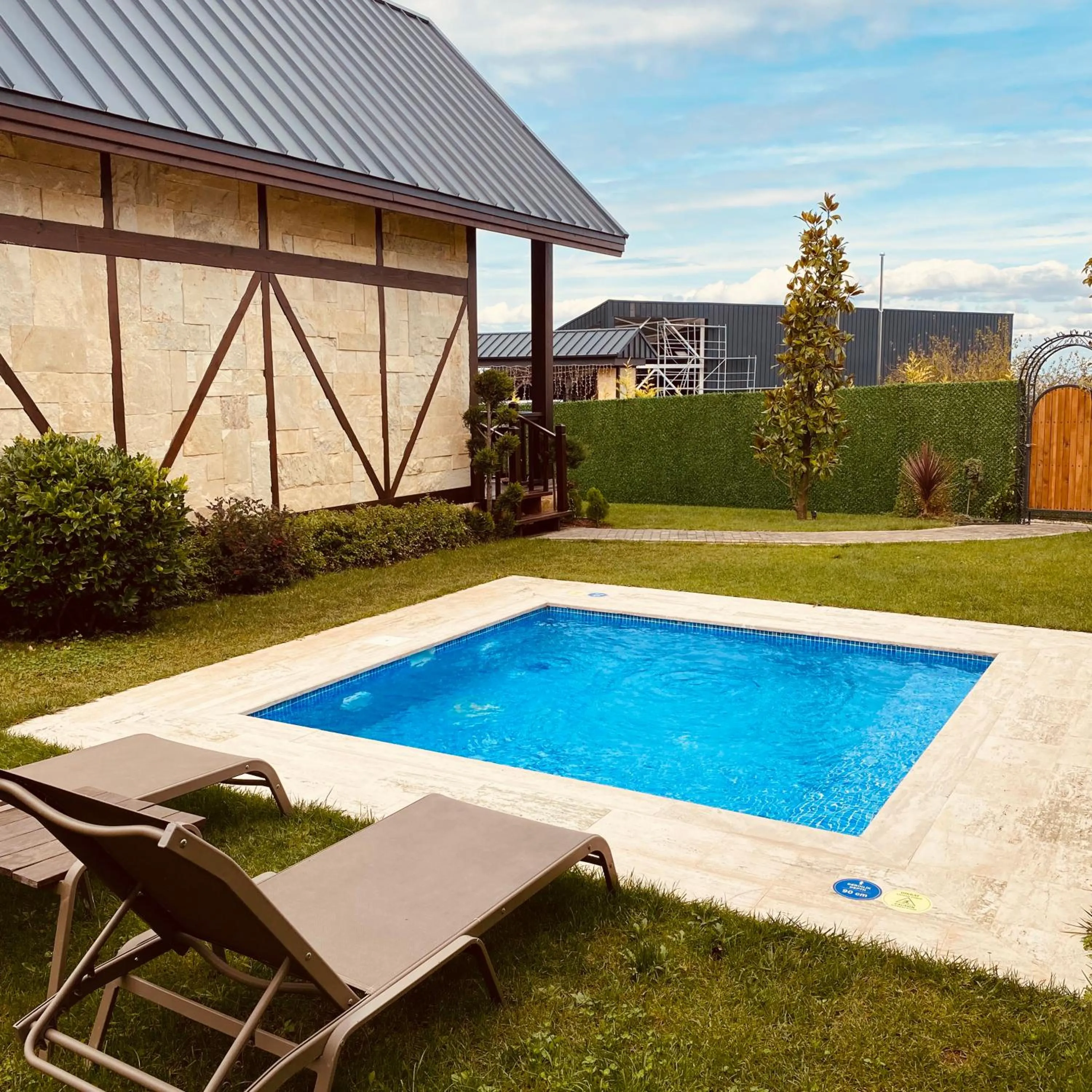 Pool view in Kartepe Panorama