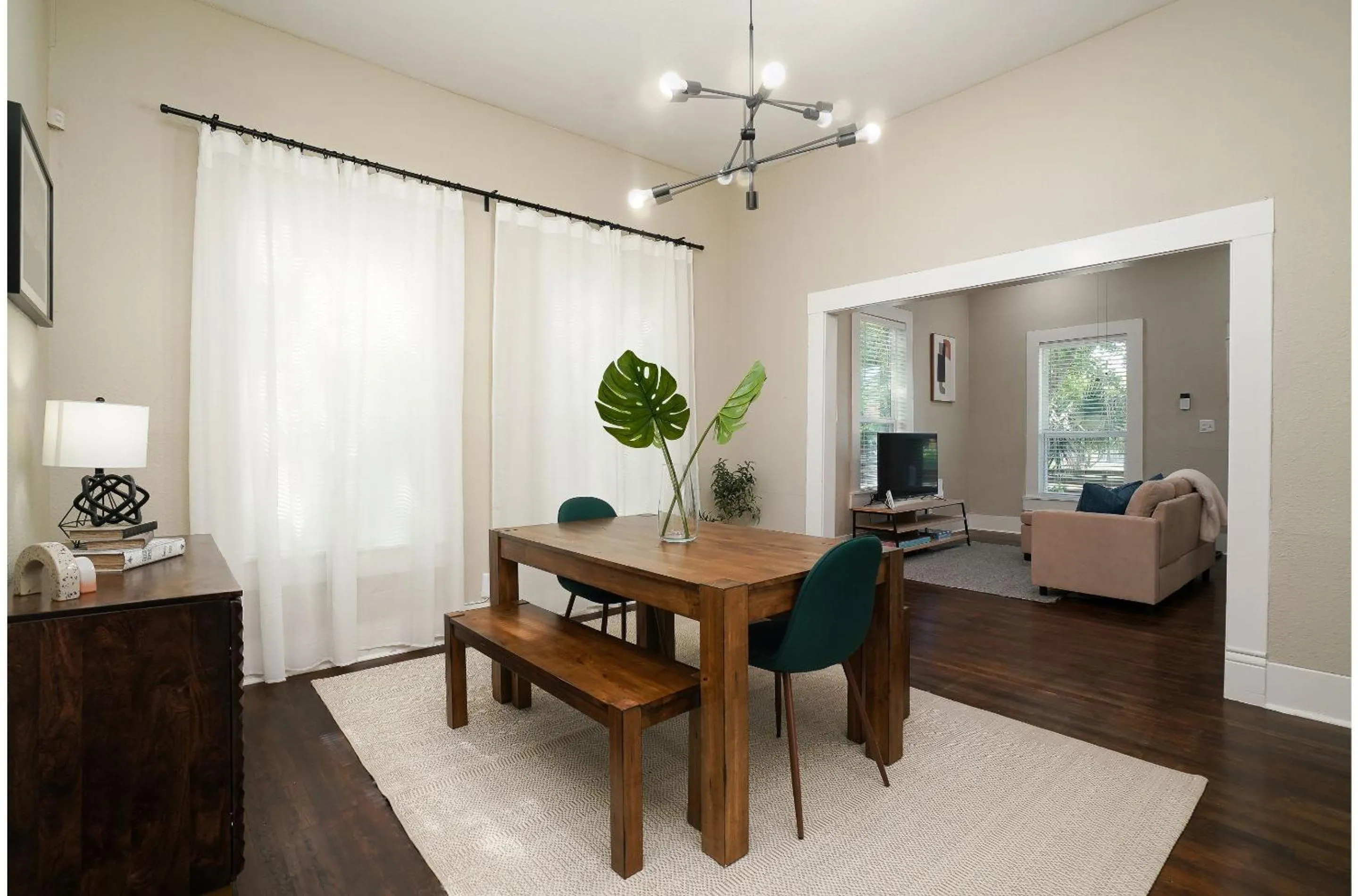 Dining area in Amazing Fully Fenced Home Only 5 Mins from Downtown