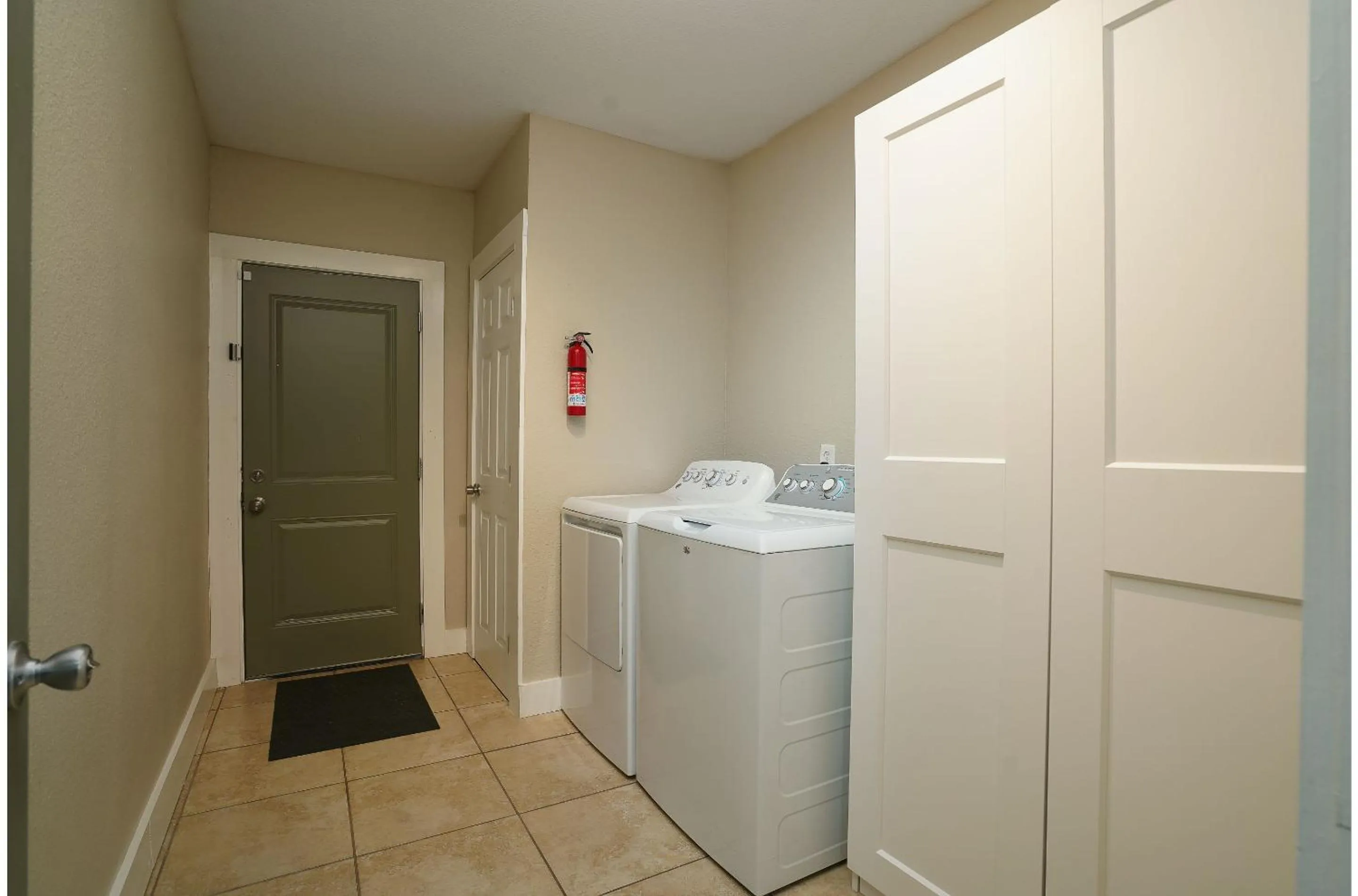 laundry in Amazing Fully Fenced Home Only 5 Mins from Downtown