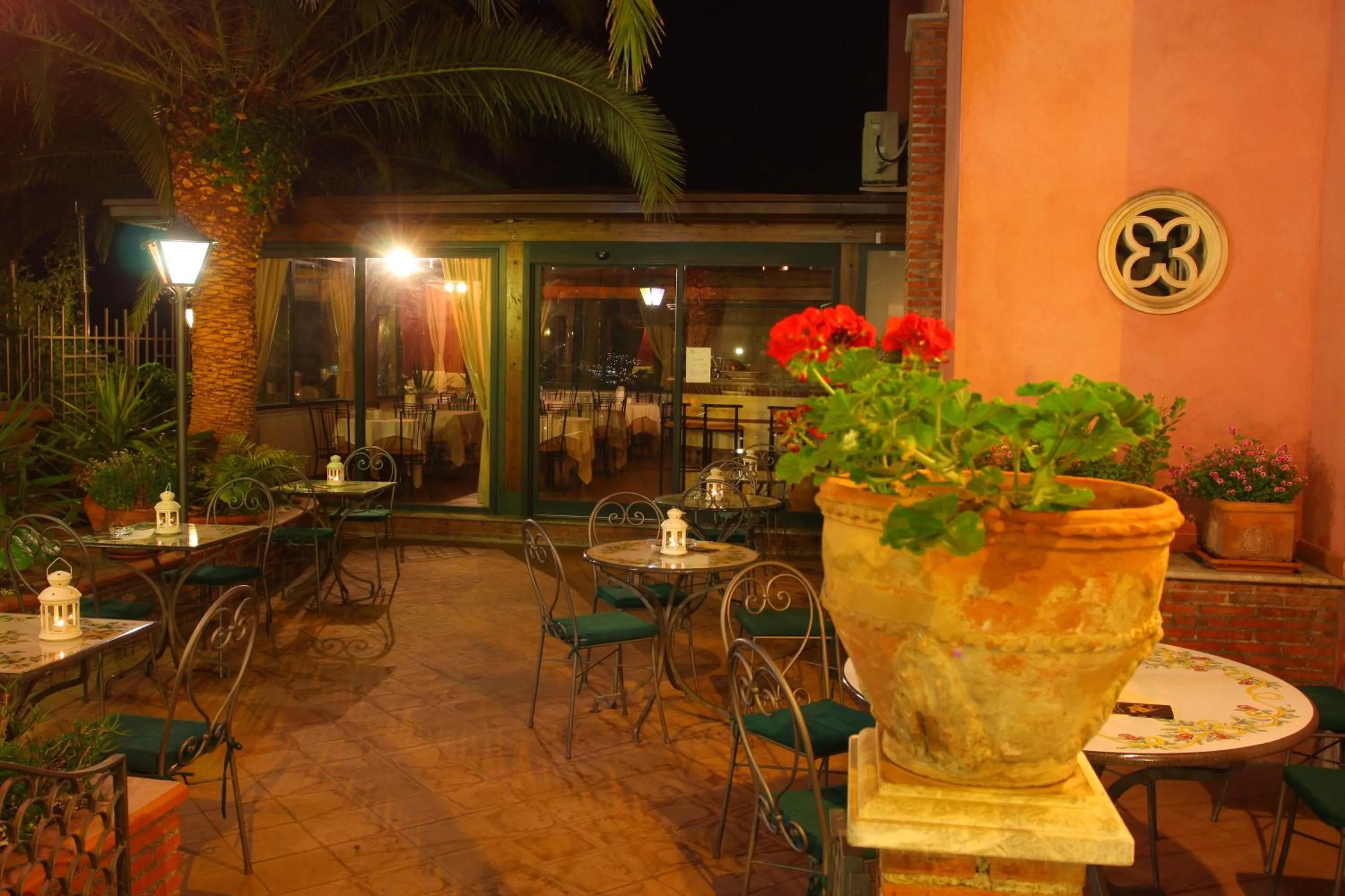 Garden in Hotel "La Pensione Svizzera"