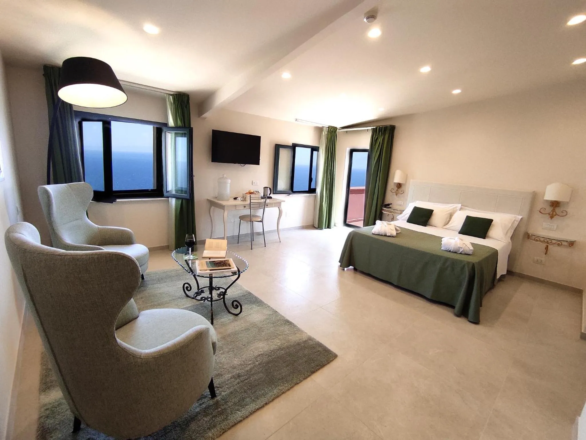 Bed in Hotel "La Pensione Svizzera"