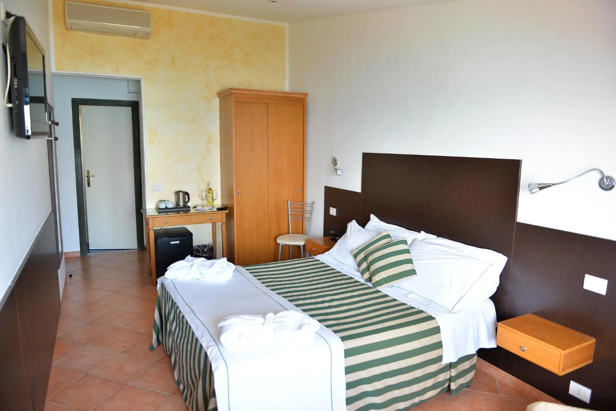 Bed in Hotel "La Pensione Svizzera"