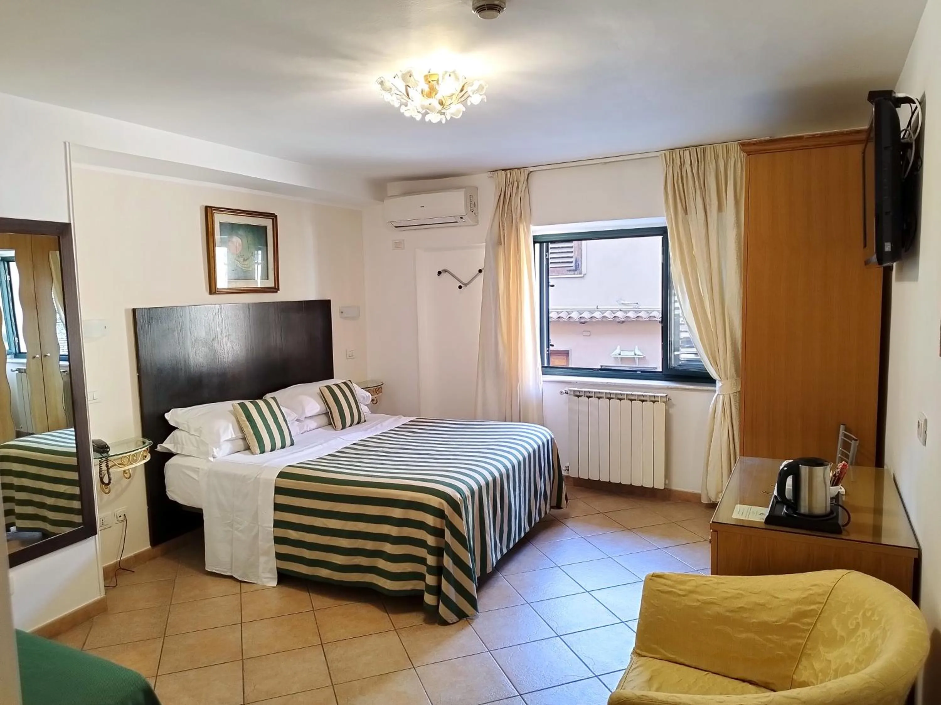 Bed in Hotel "La Pensione Svizzera"